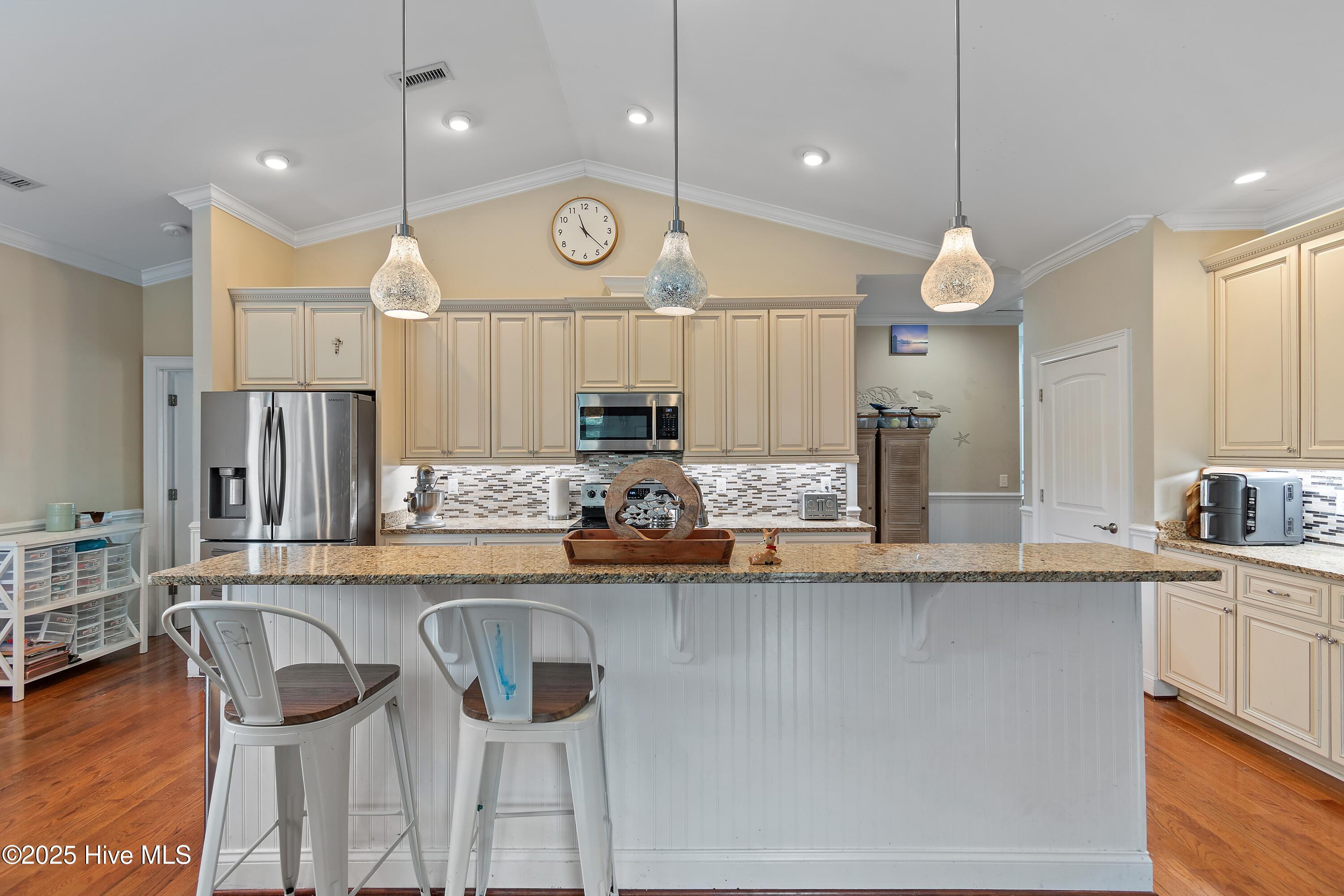 100546132 | Photo 12