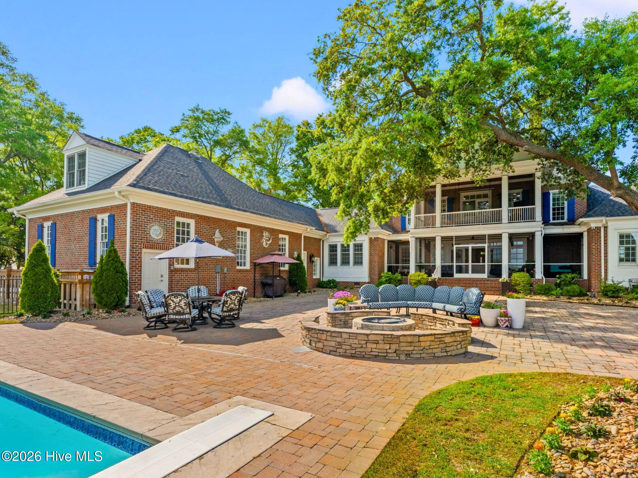 100568629 | Photo 57