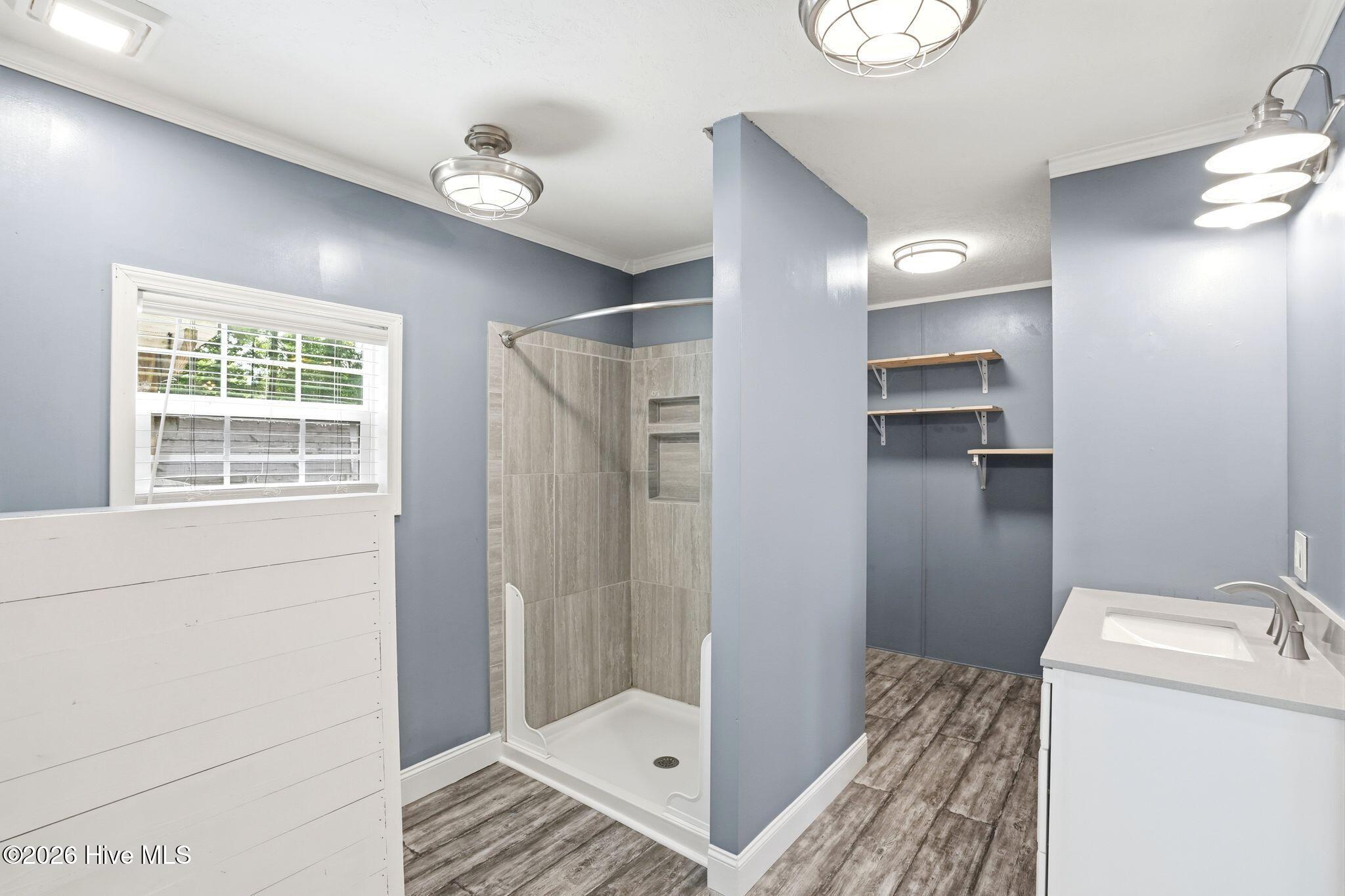 100570161 | Photo 14