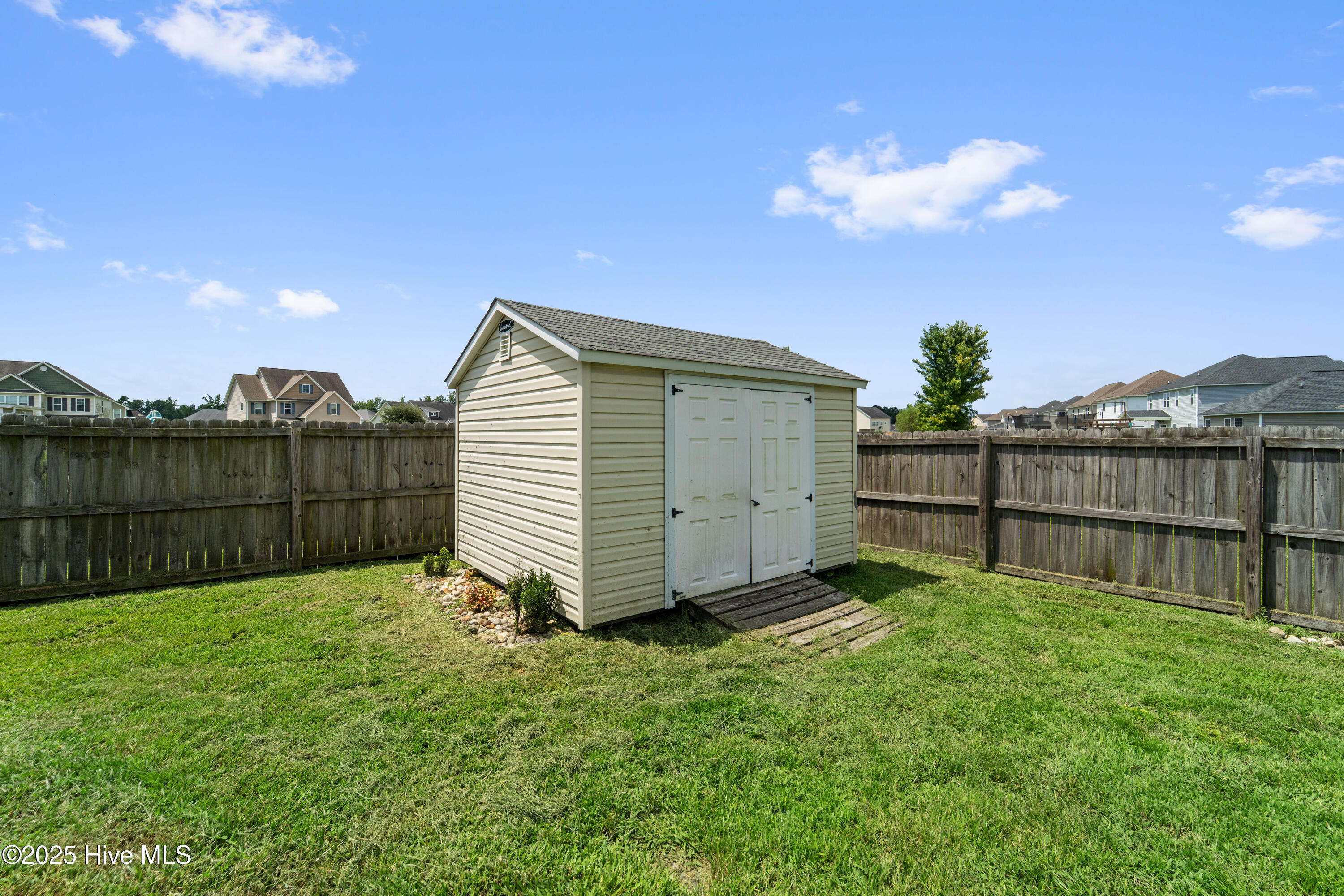 100525842 | Photo 82