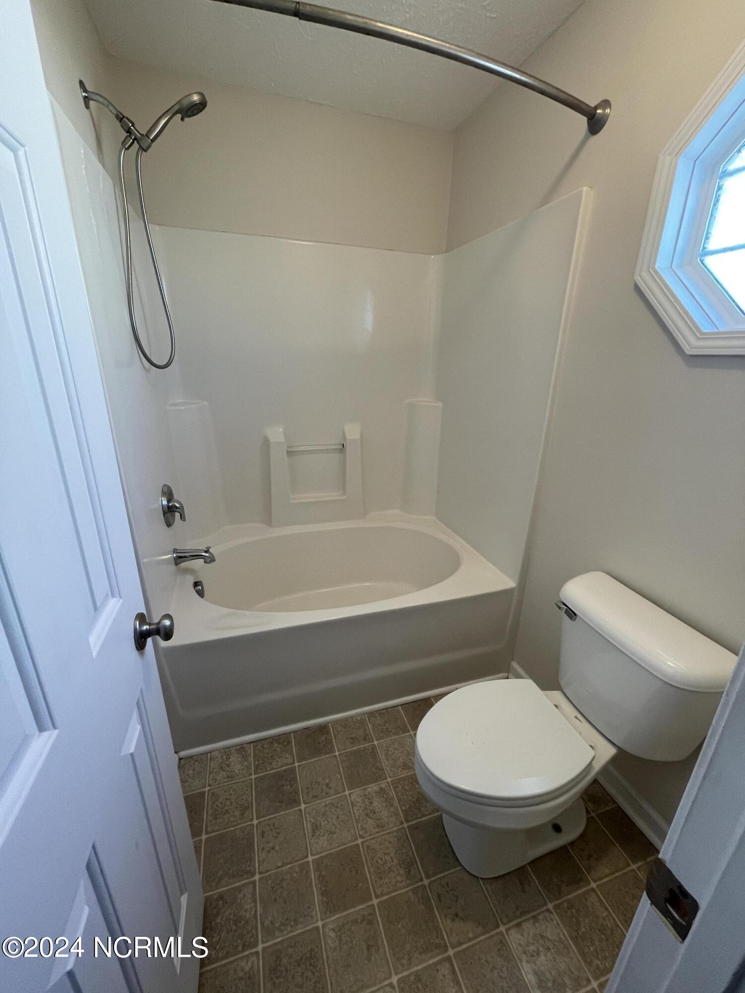 100545449 | Photo 12