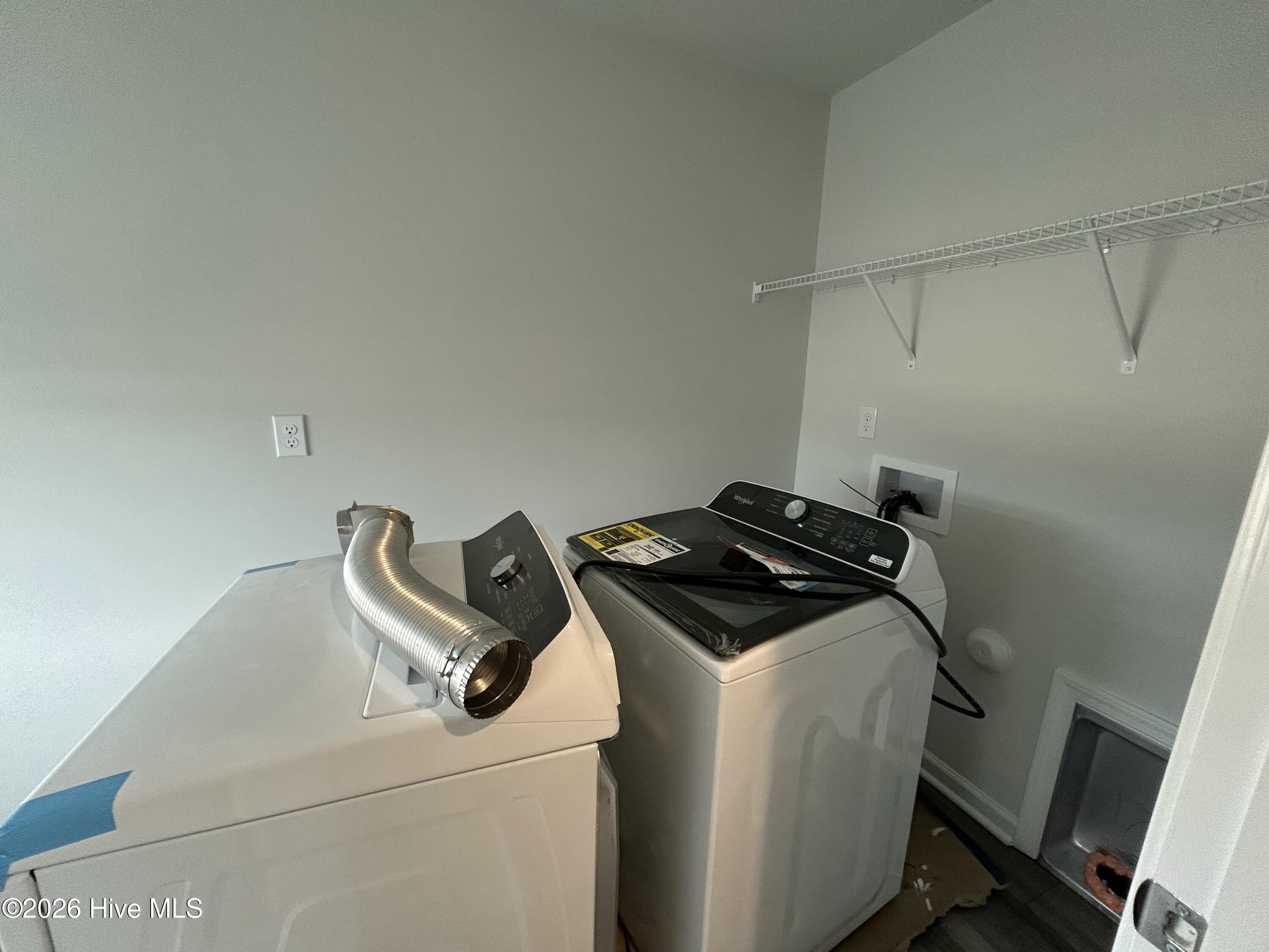 100548102 | Photo 11