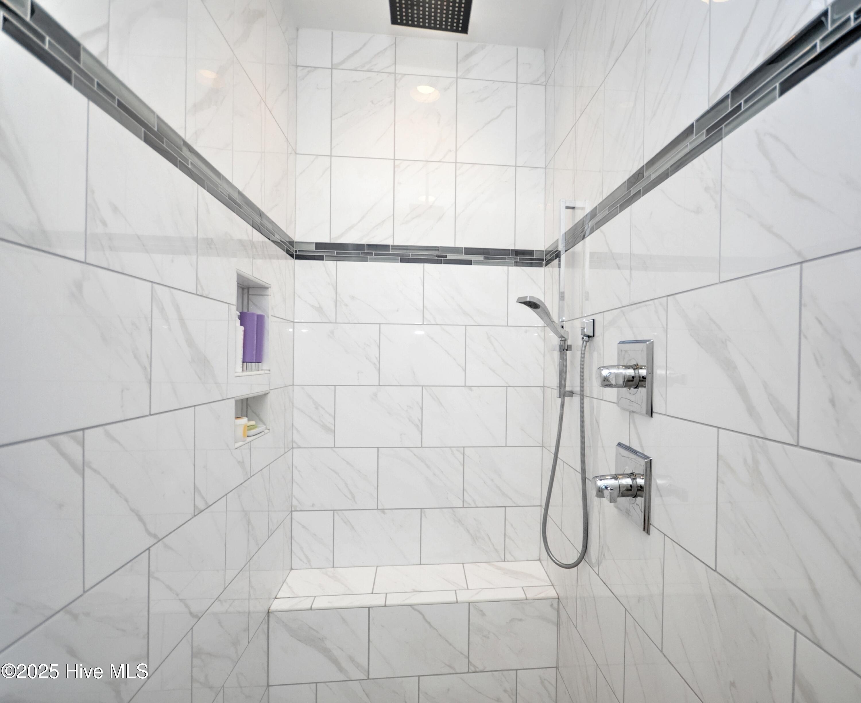 100533074 | Photo 43