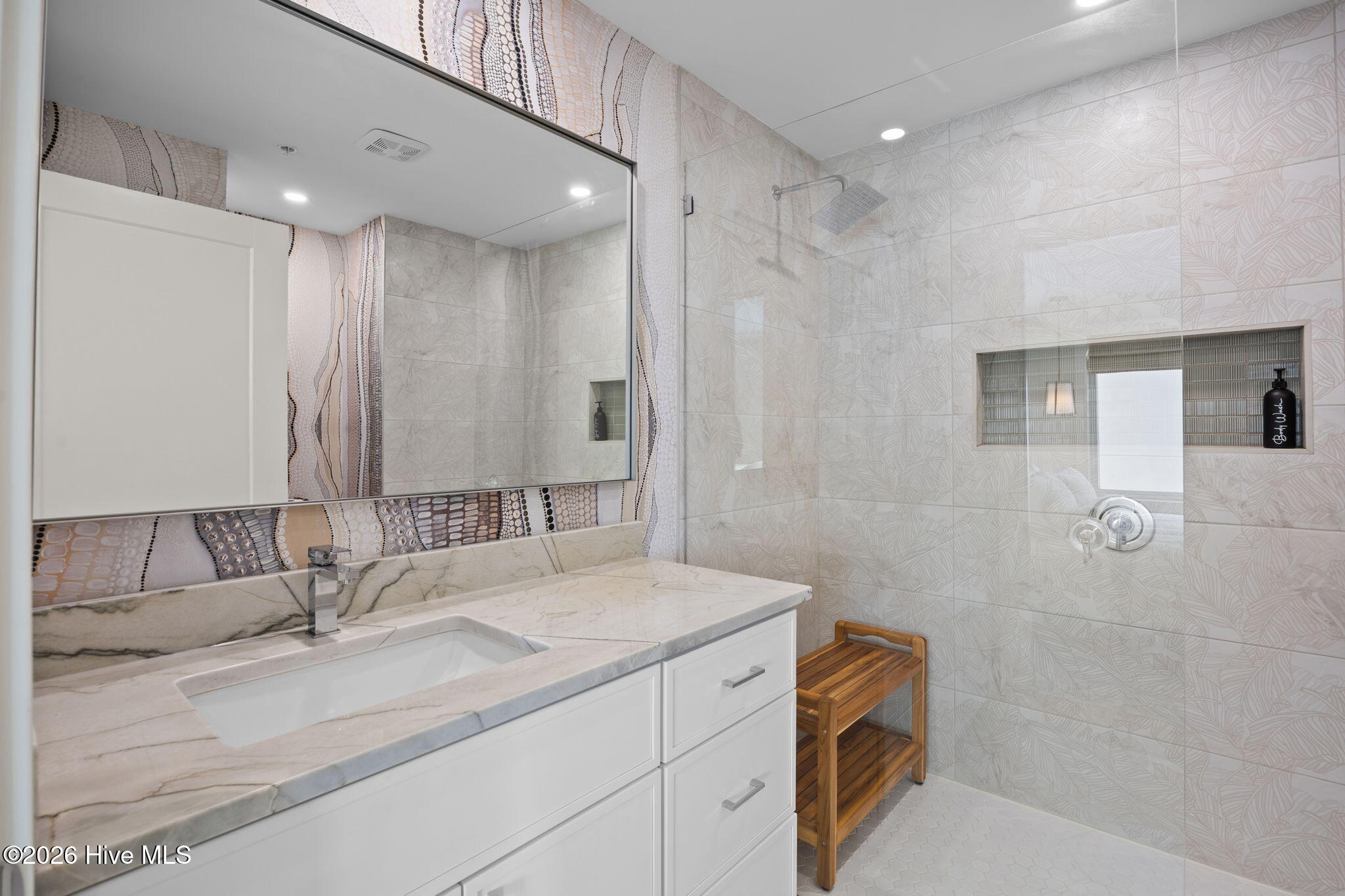 100566636 | Photo 29