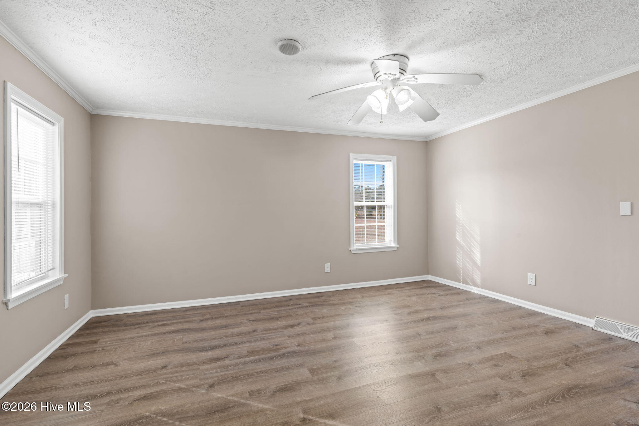 100551725 | Photo 52