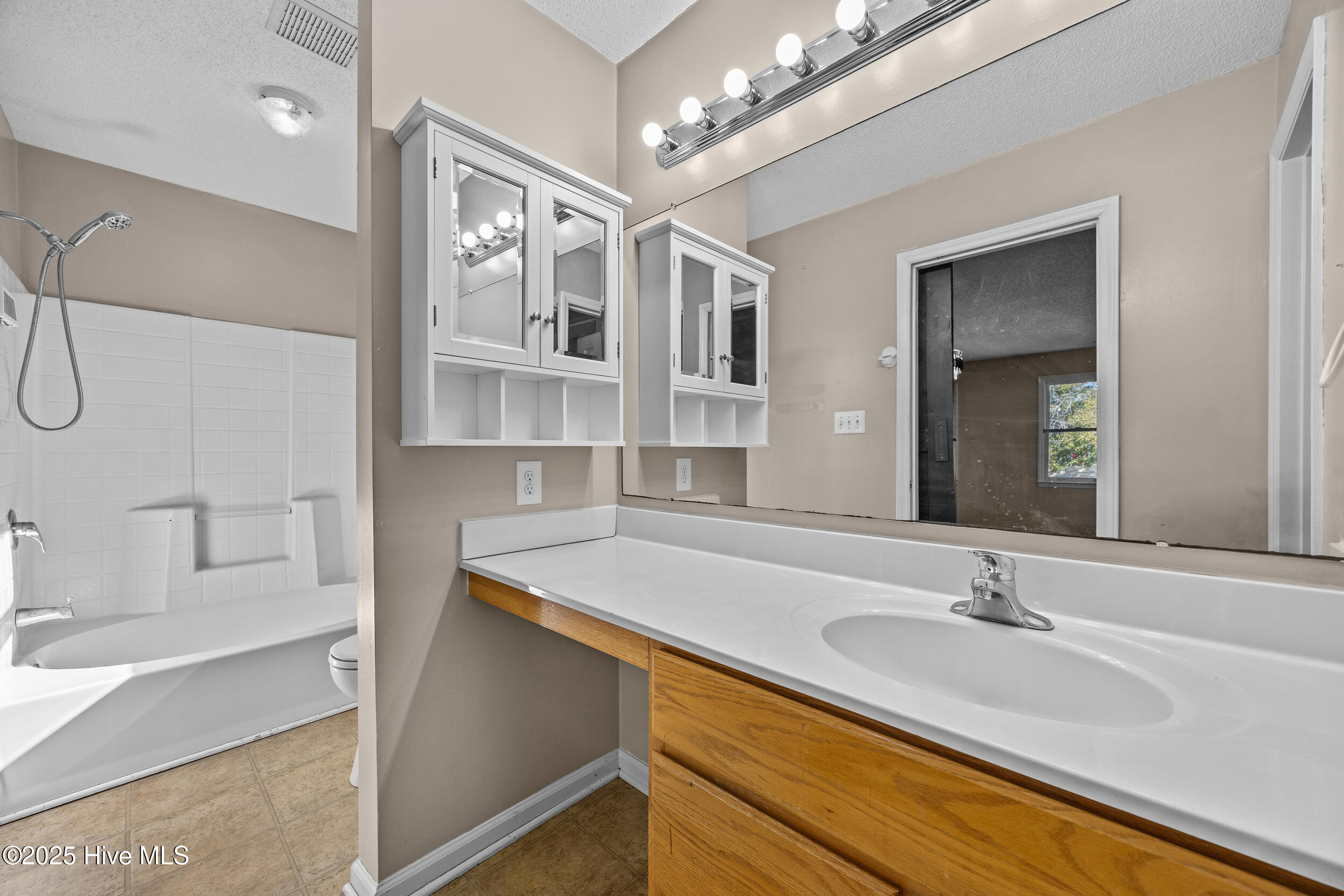 100545439 | Photo 22