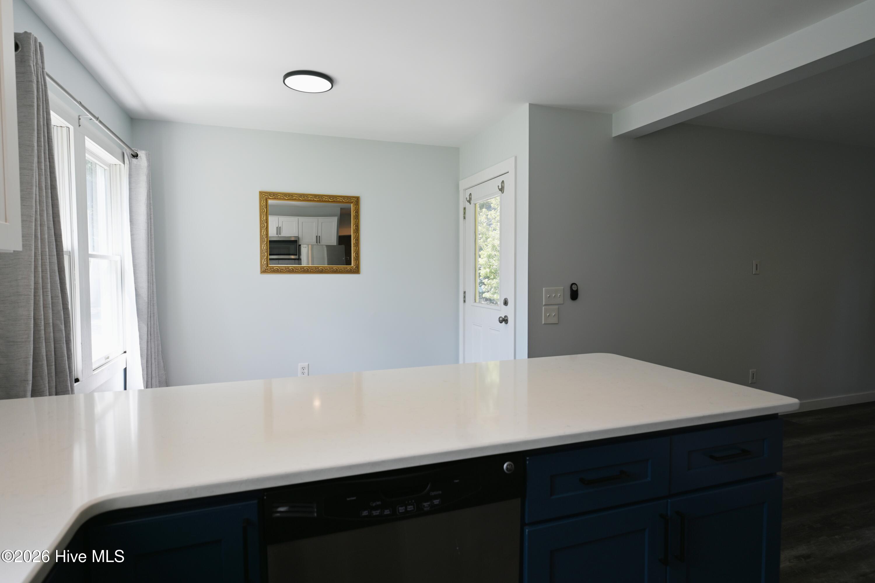 100570662 | Photo 42