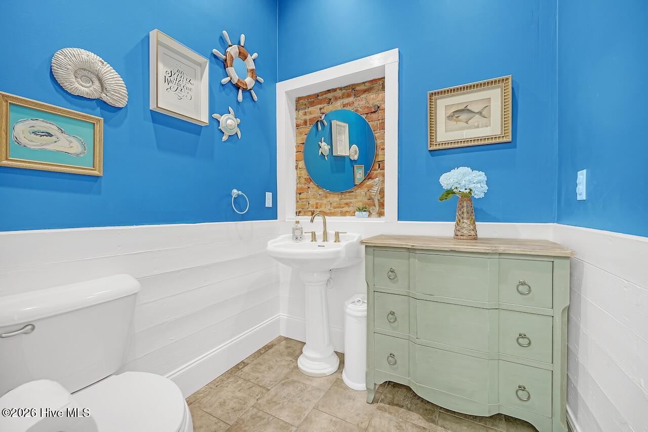 100560028 | Photo 22