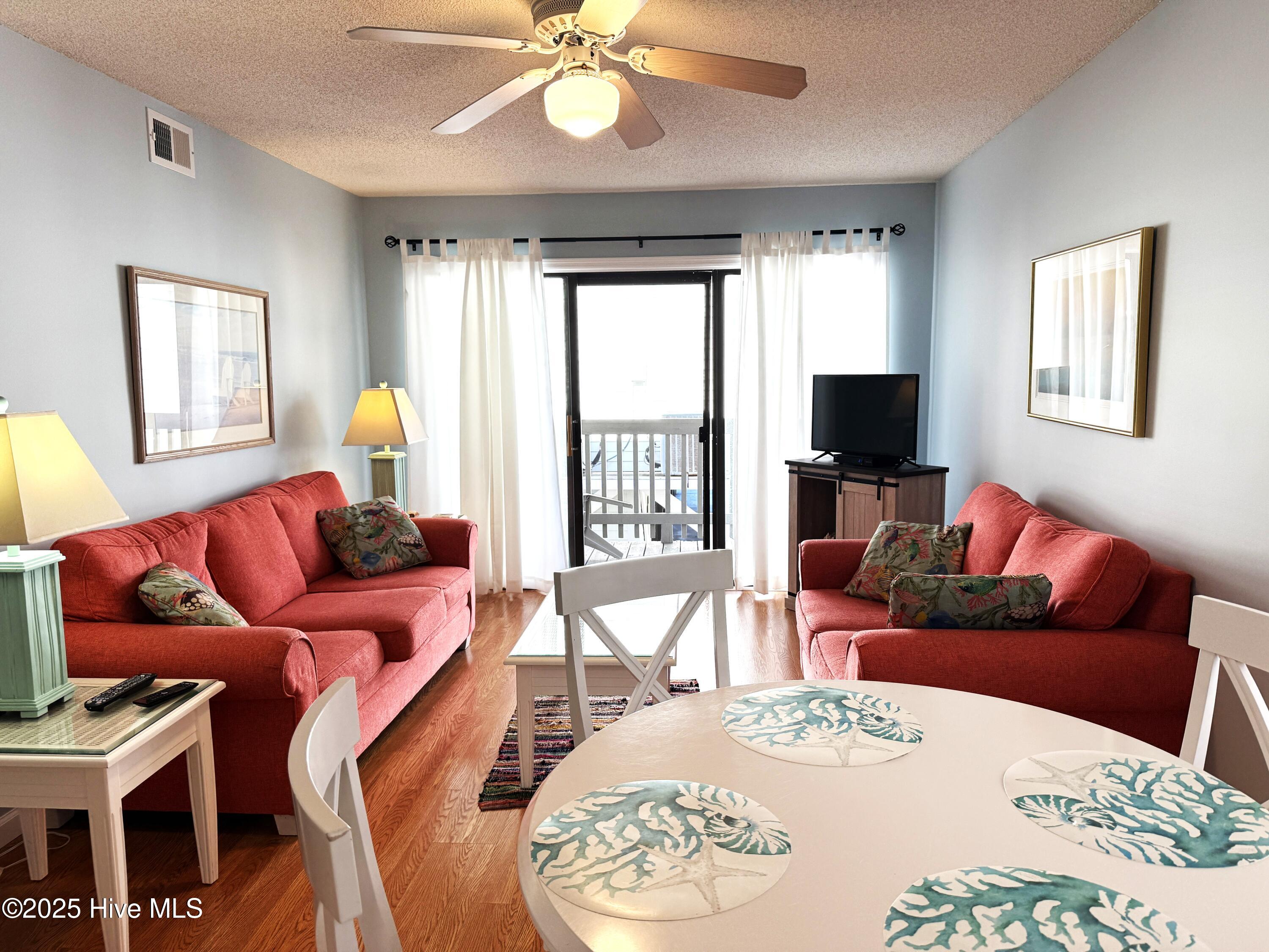 100501866 | Photo 19