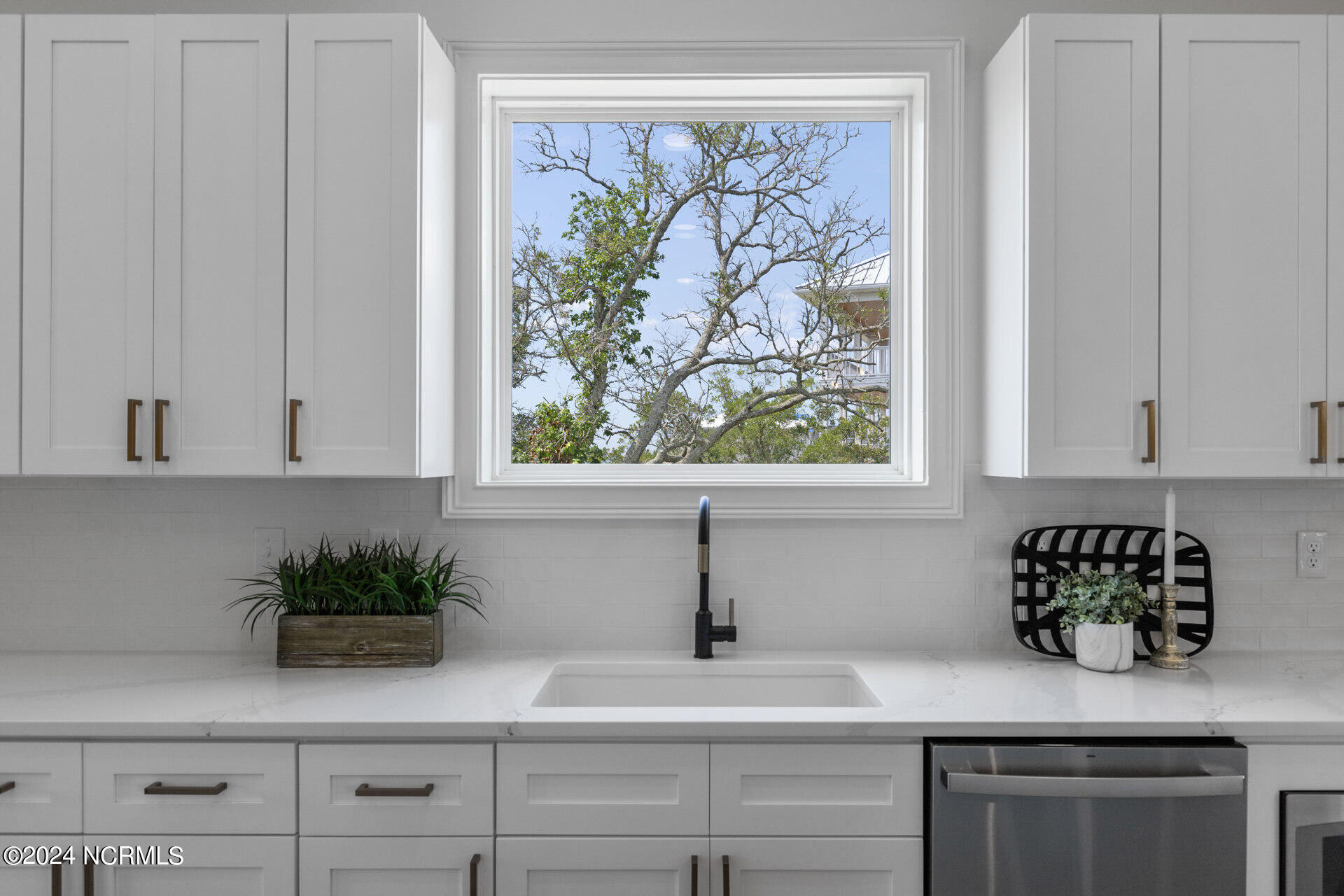 100548615 | Photo 18