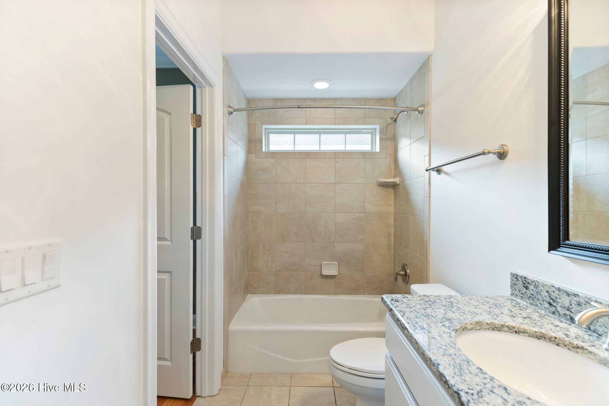 100559645 | Photo 30