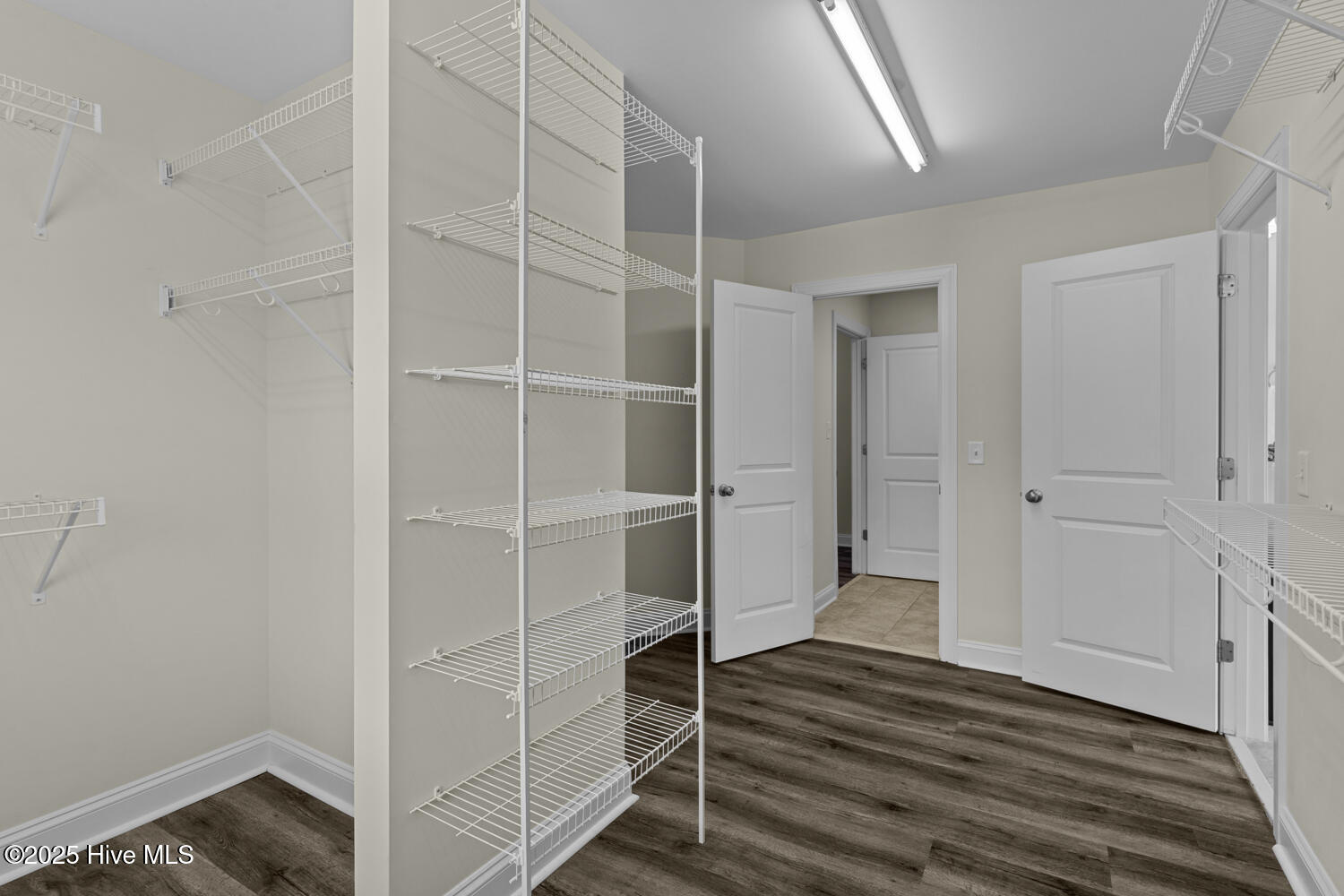 100538409 | Photo 34