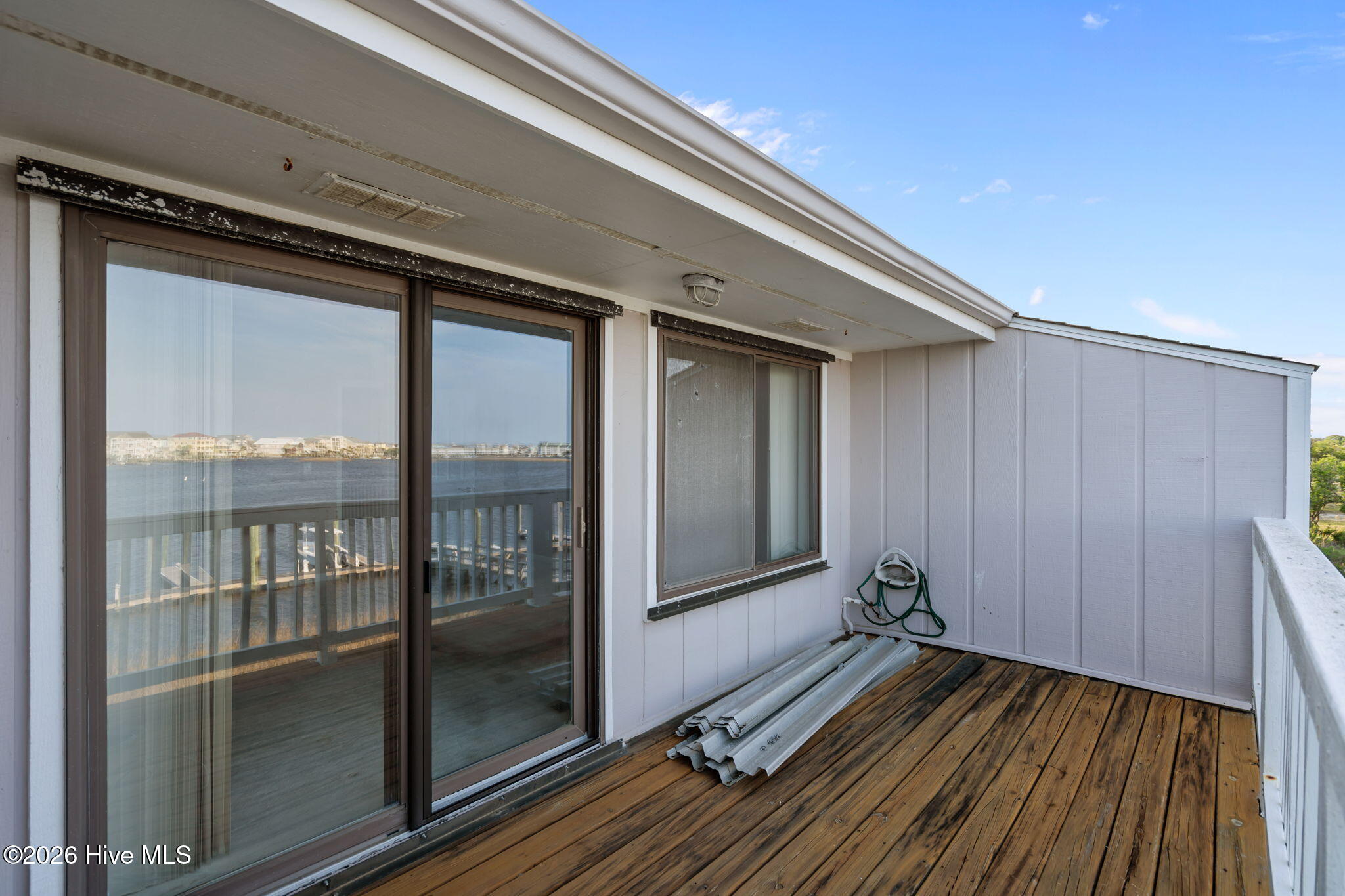 100568499 | Photo 16