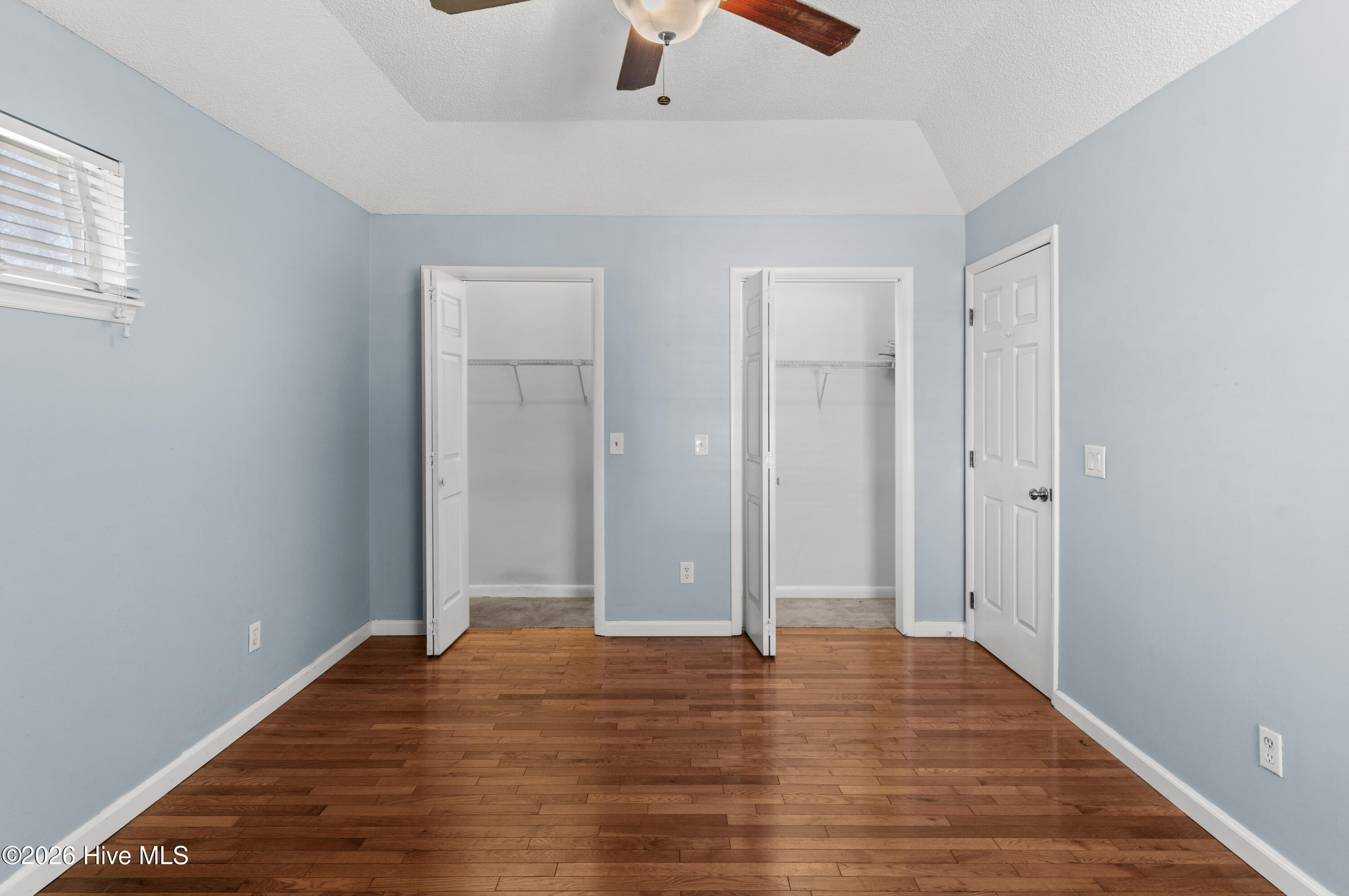 100558739 | Photo 23