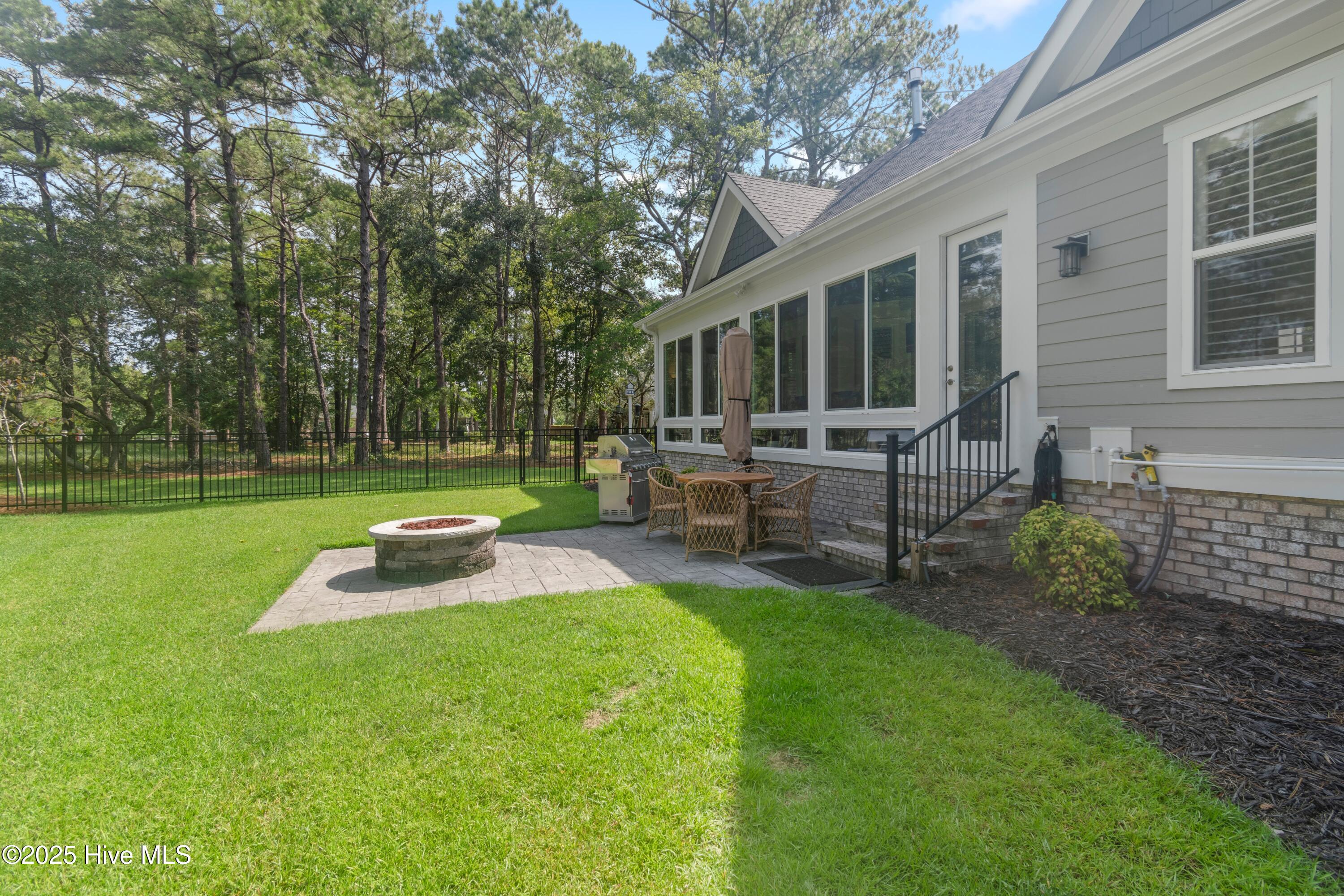 100518411 | Photo 51