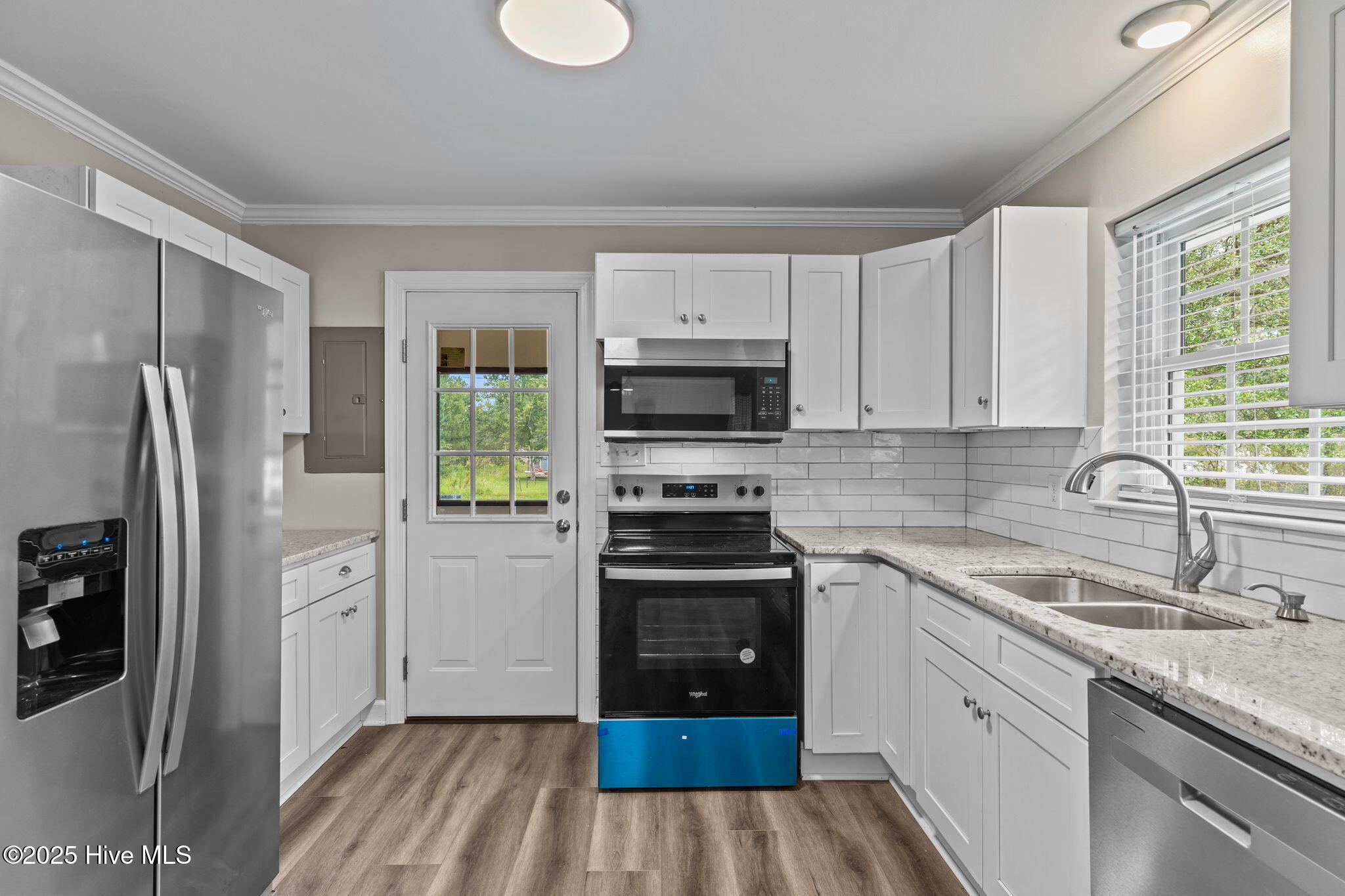 100529957 | Photo 14