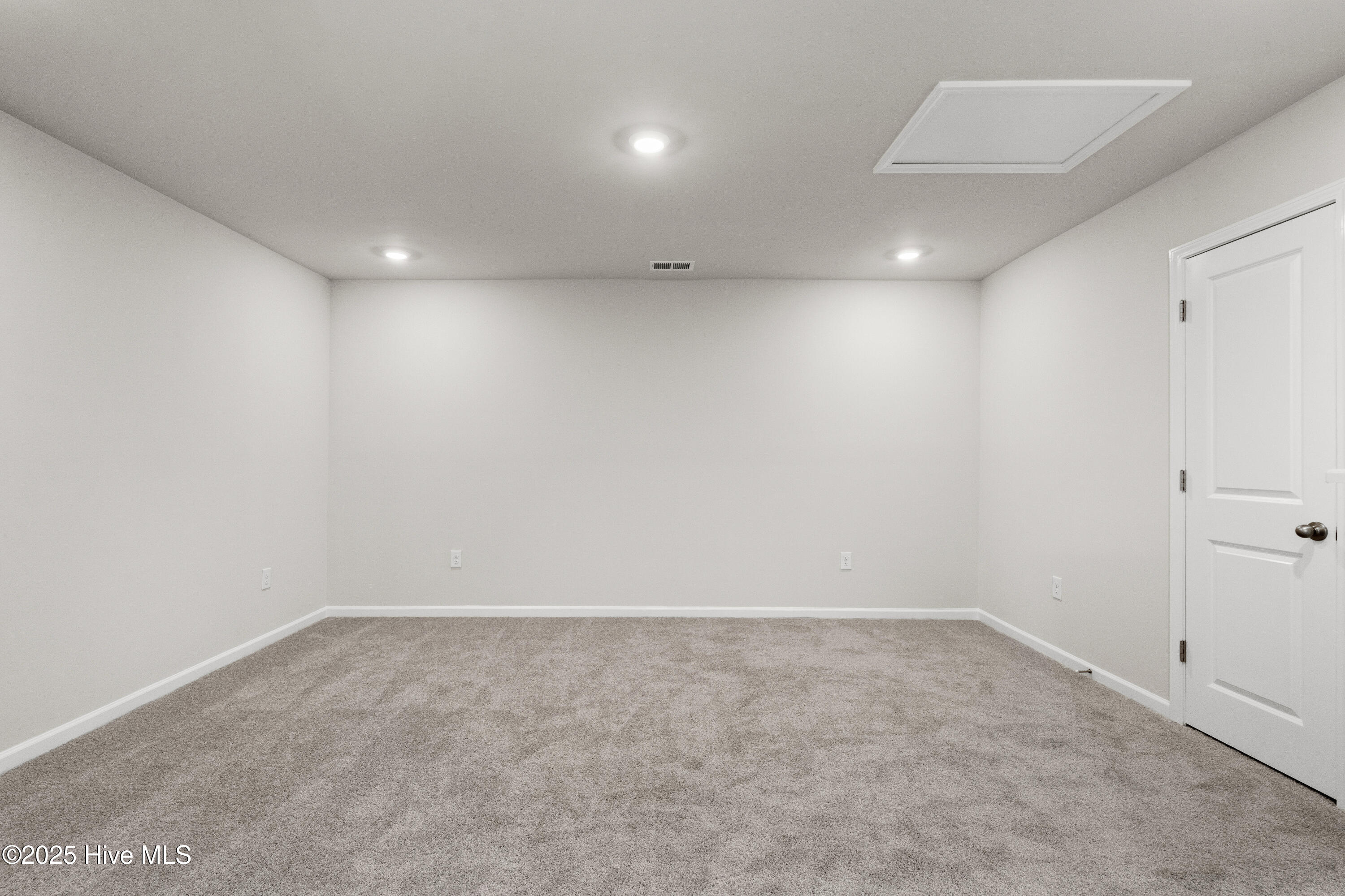 100536968 | Photo 25