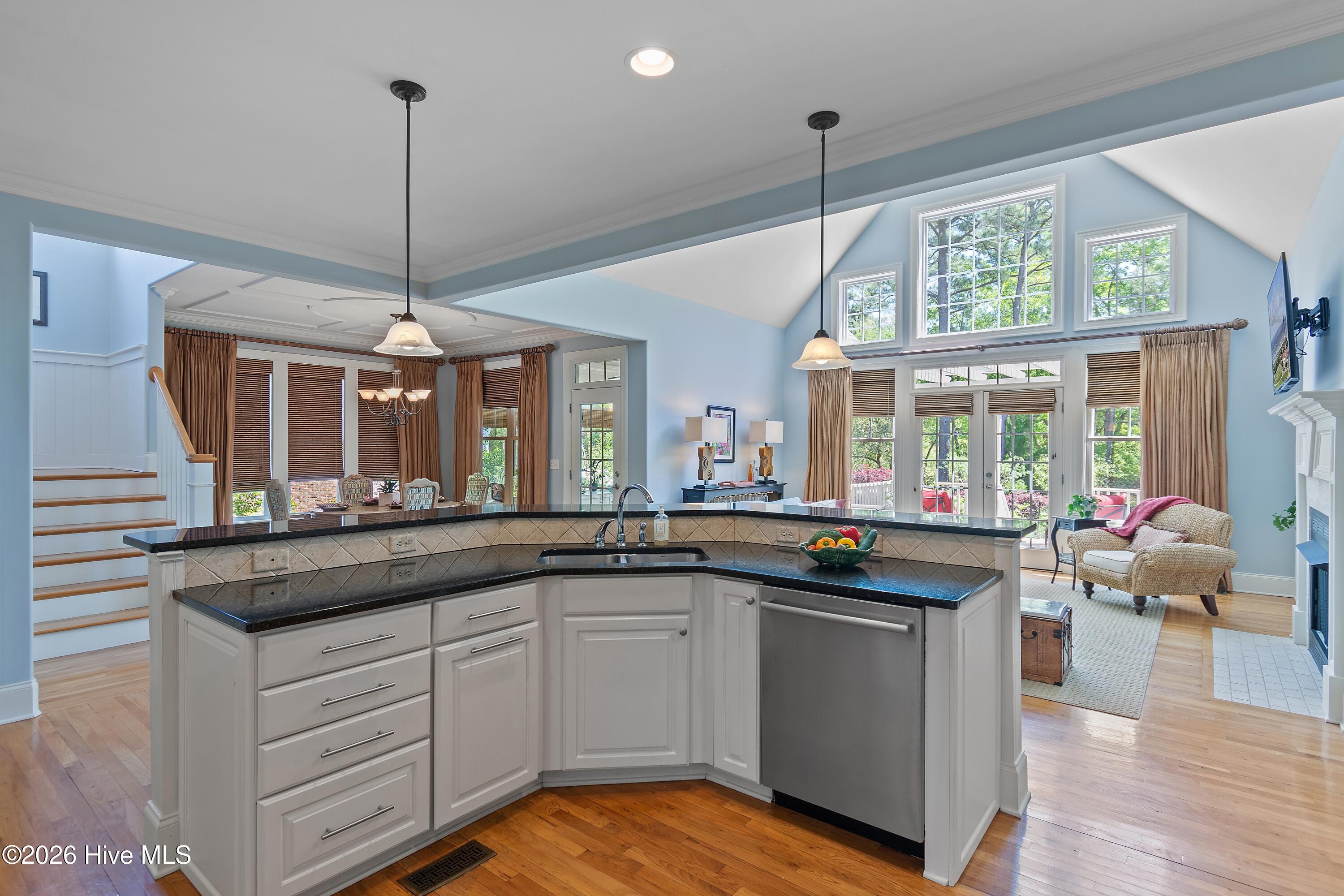 100567309 | Photo 16