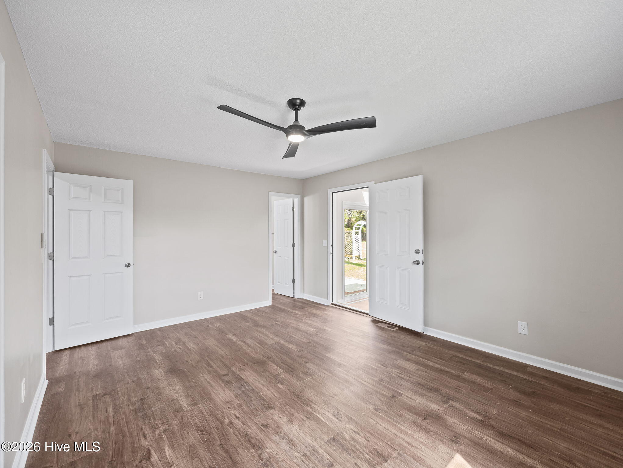 100564387 | Photo 32