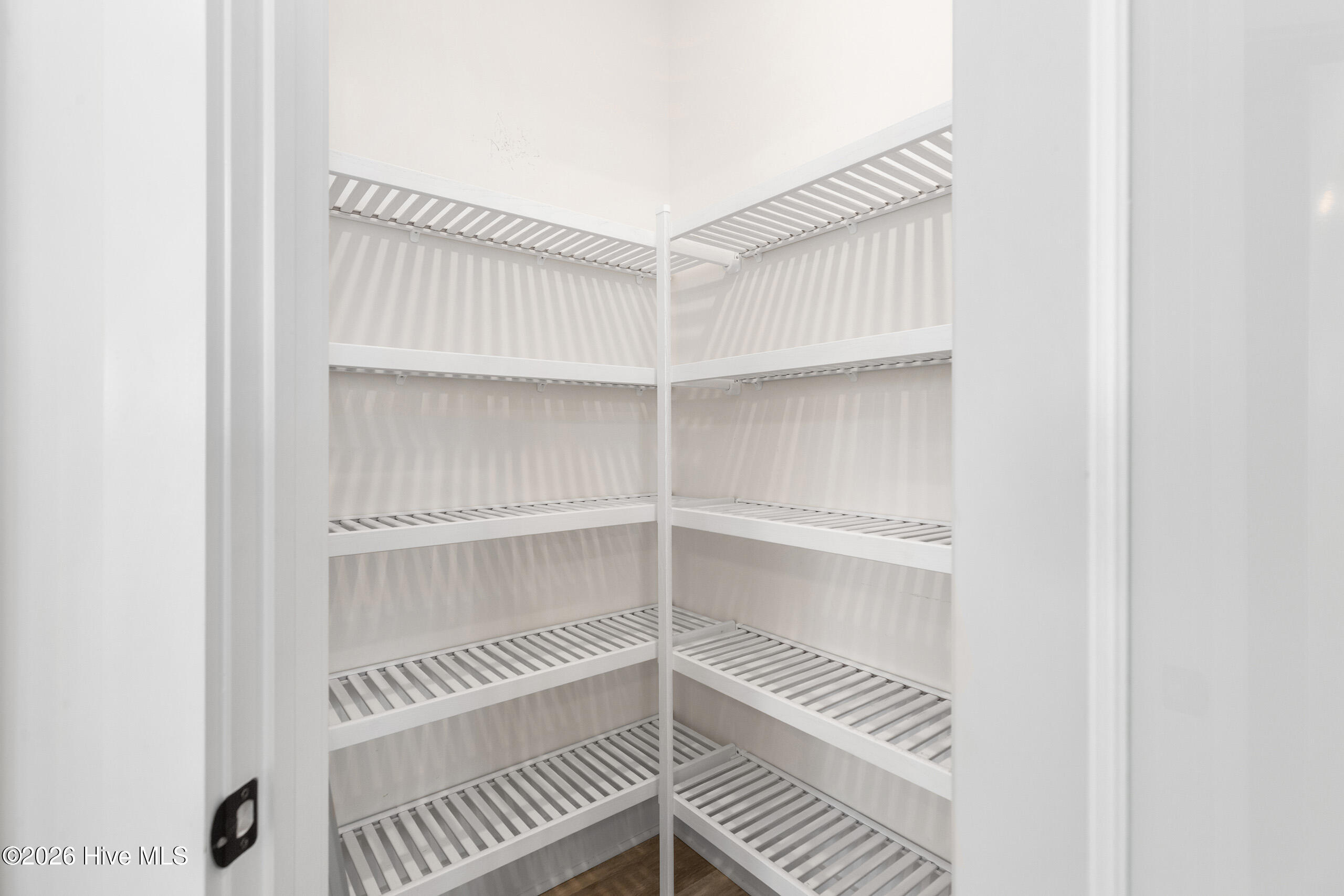 100562975 | Photo 19