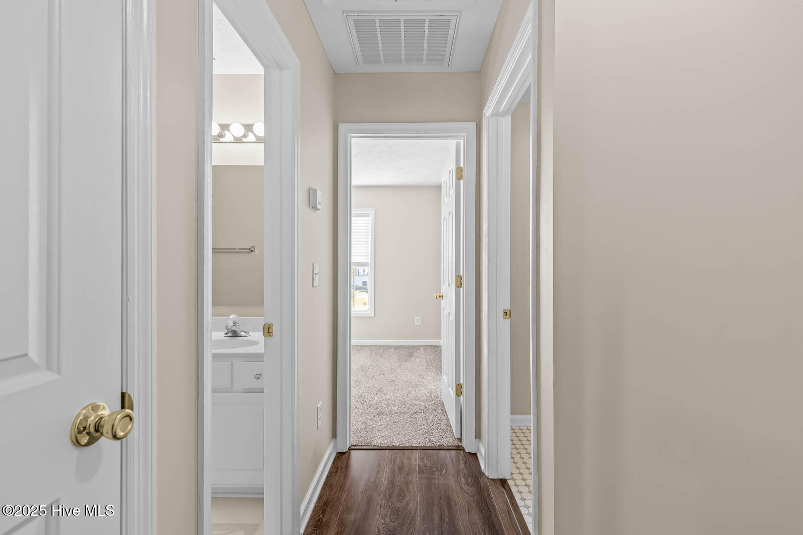 100538607 | Photo 49