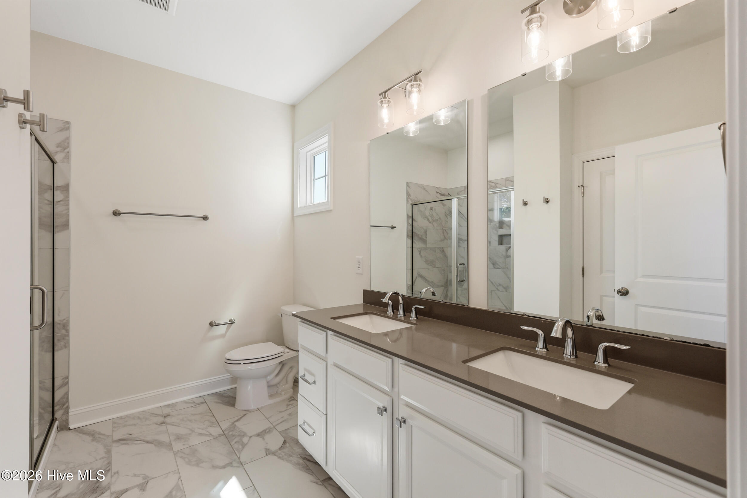 100570629 | Photo 30