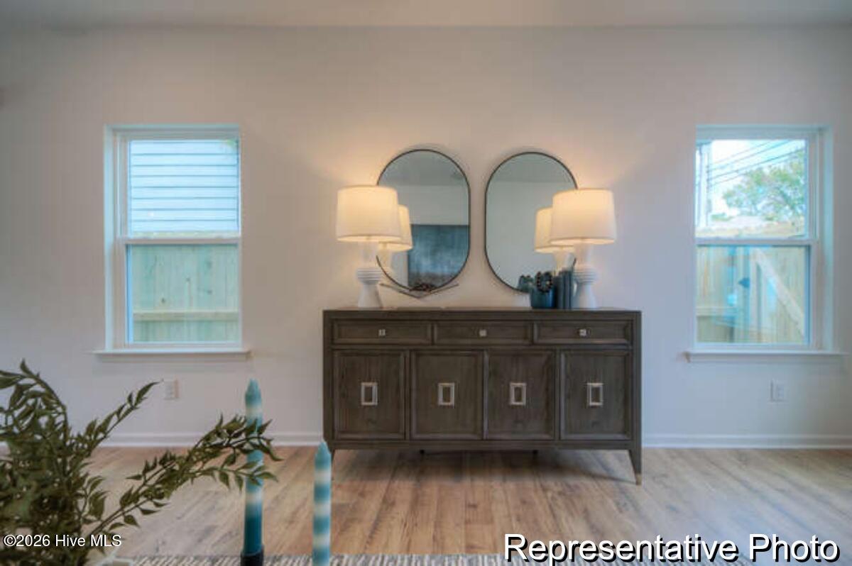 100558082 | Photo 11