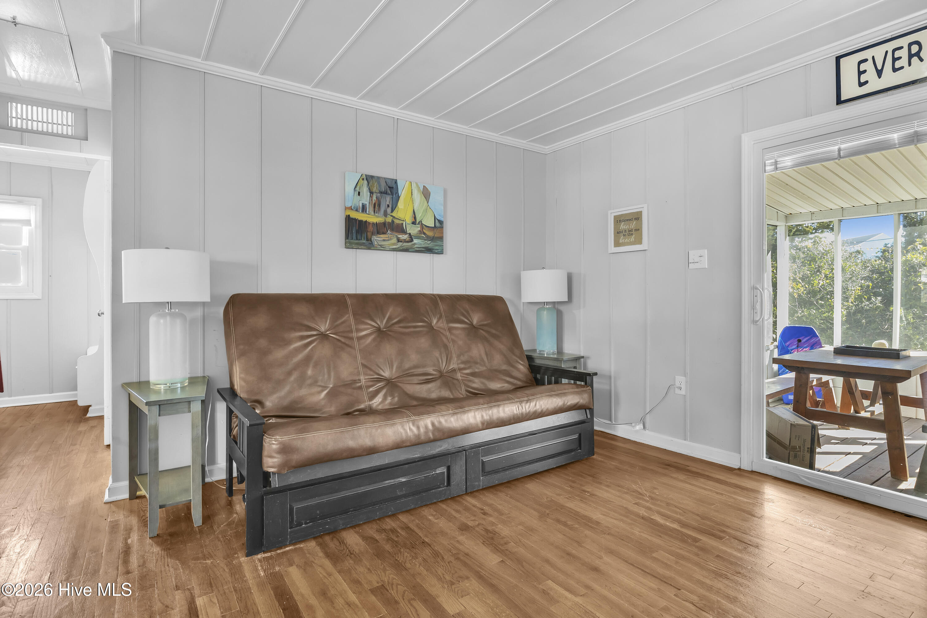 100550630 | Photo 12