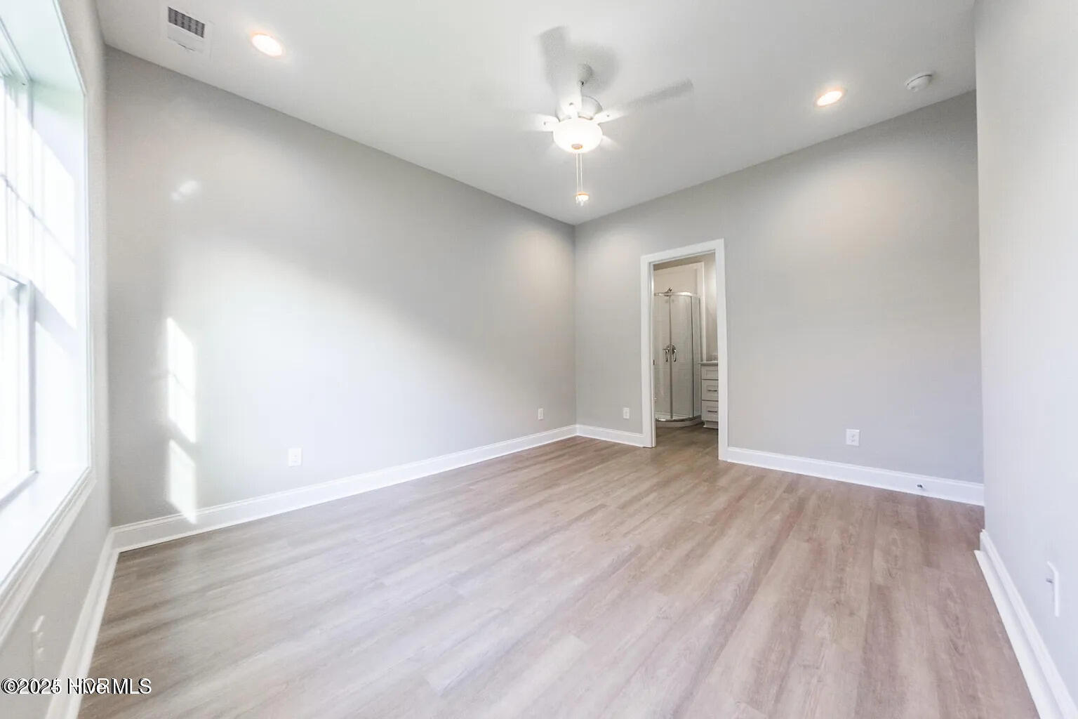 100528909 | Photo 21