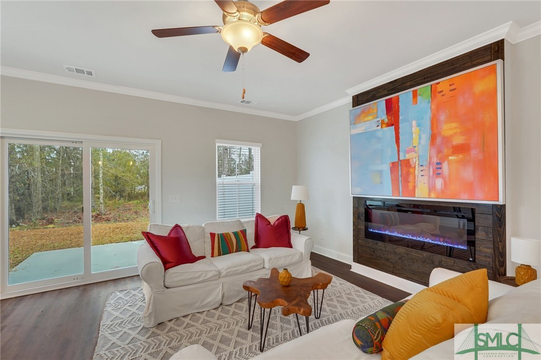 Photo is of another unit and does not represent the design selections in all units.