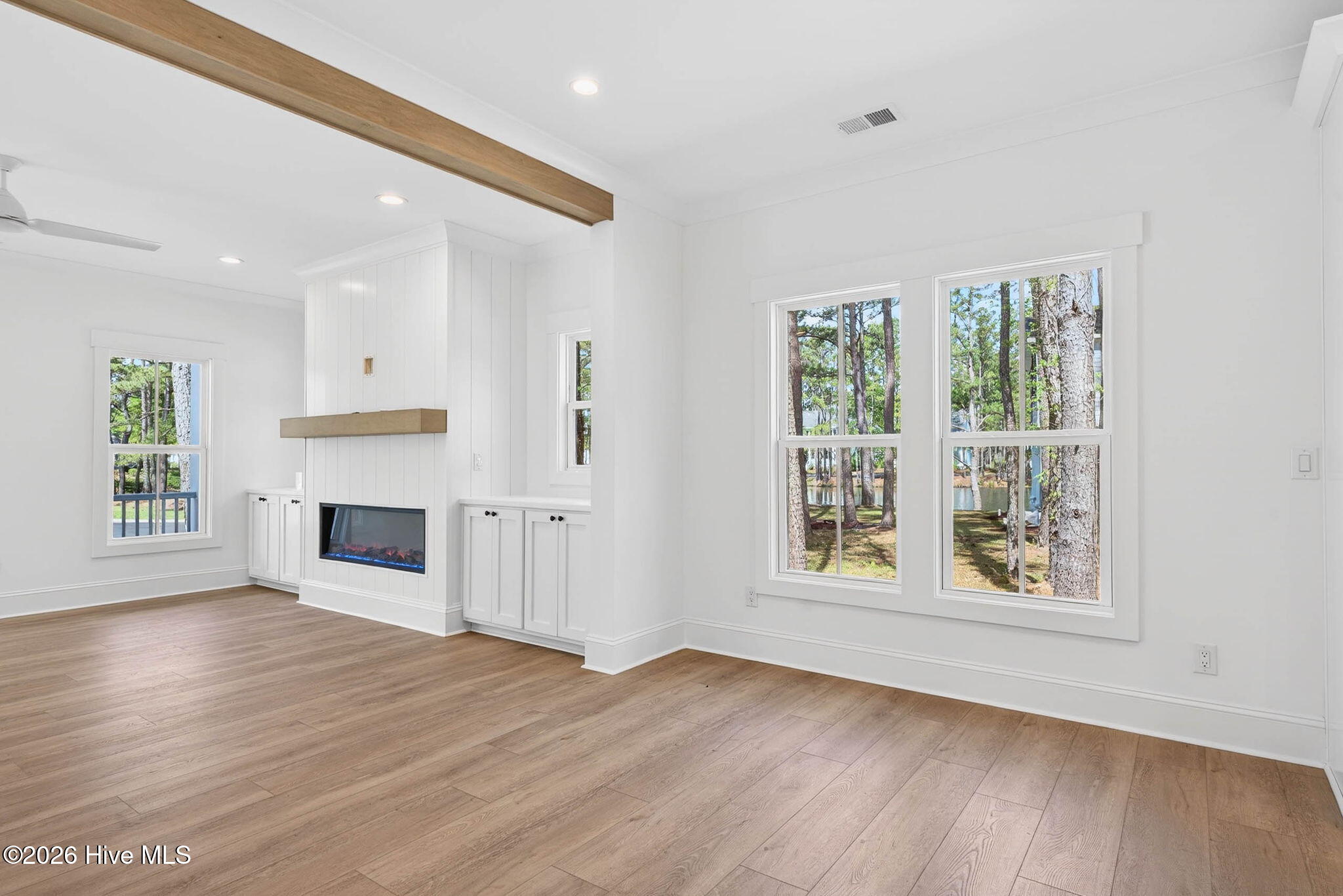 100558704 | Photo 29