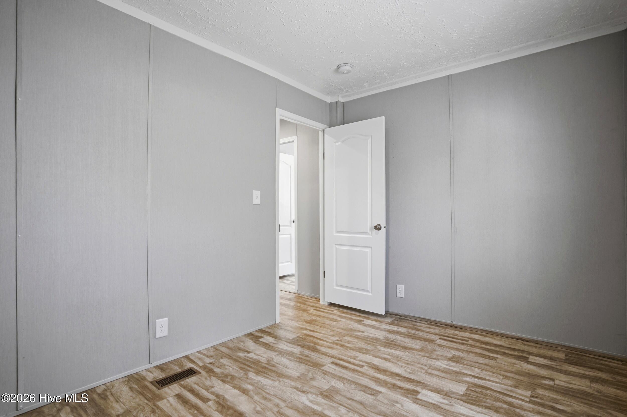 100564185 | Photo 16