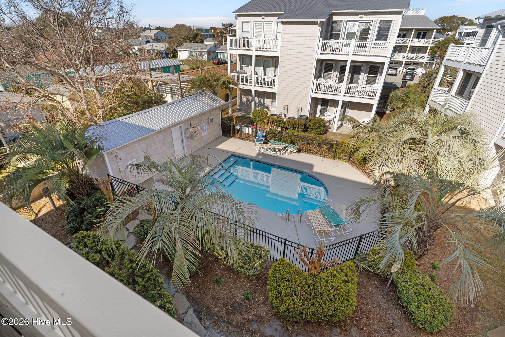 100563044 | Photo 40