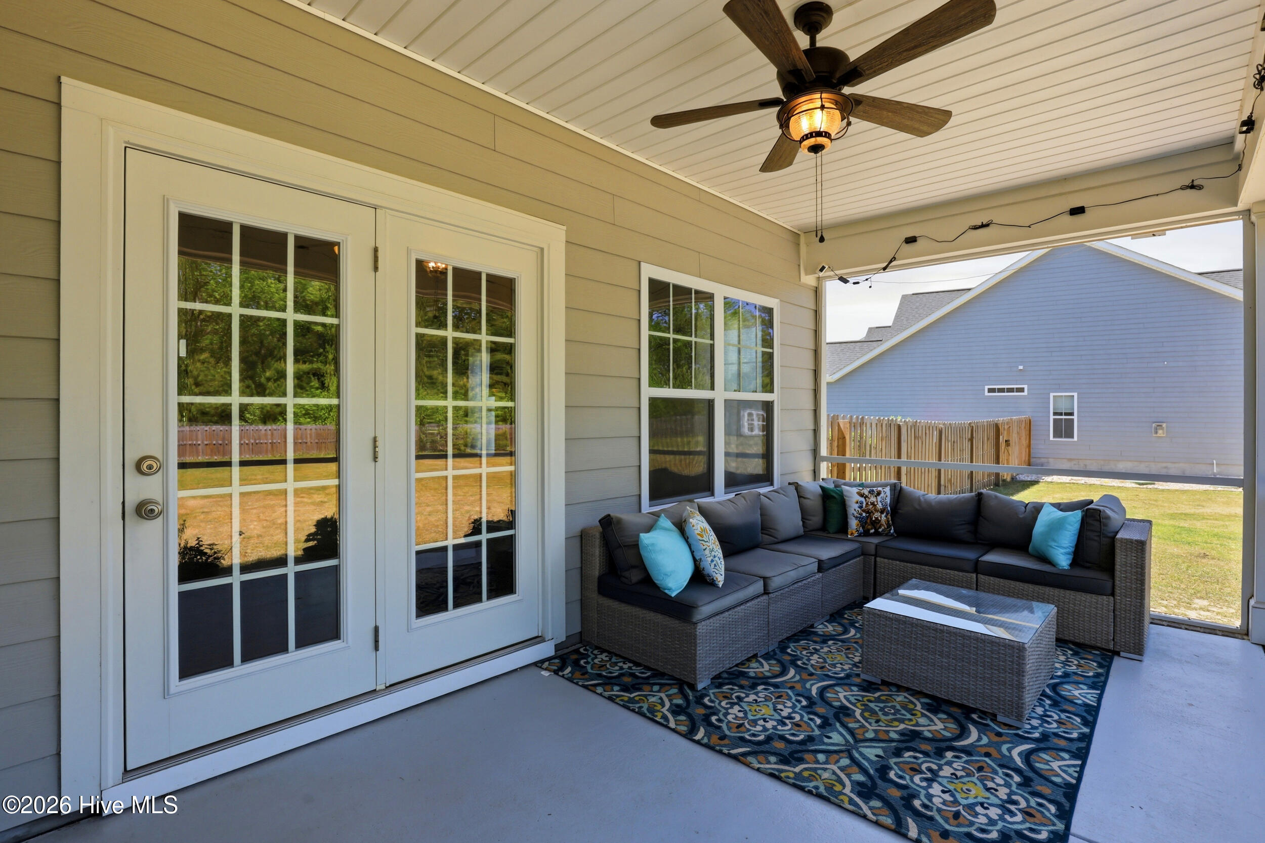 100569214 | Photo 36