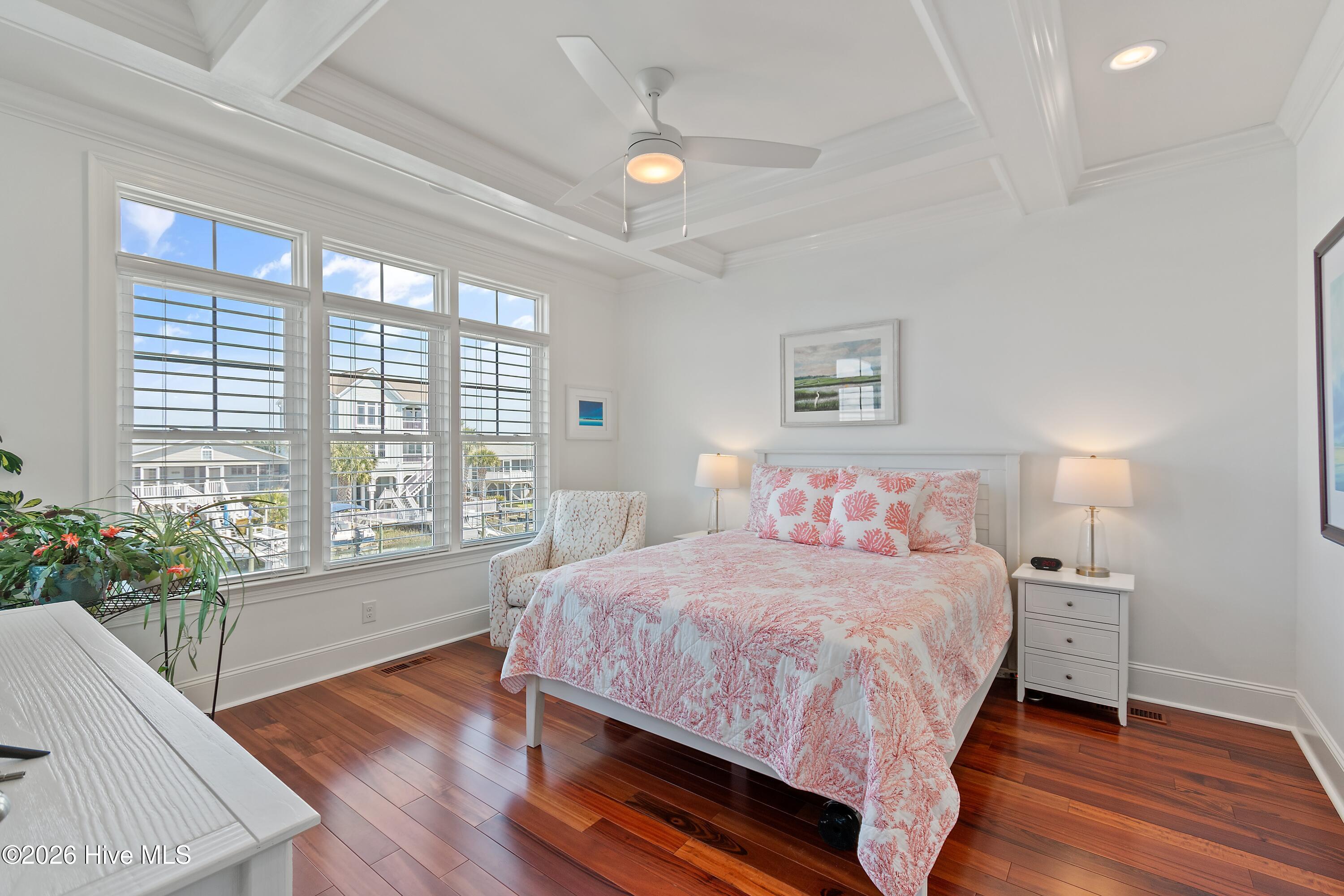 100562772 | Photo 49