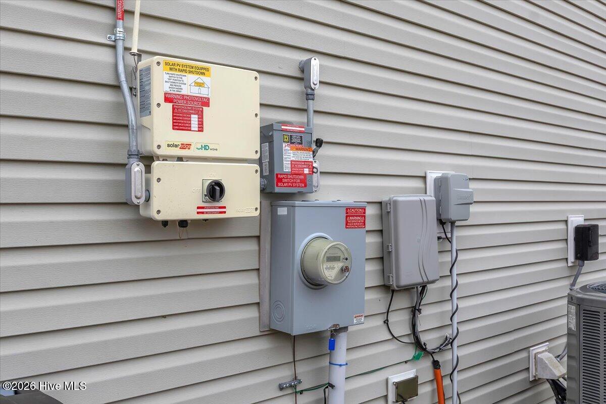 100558100 | Photo 58