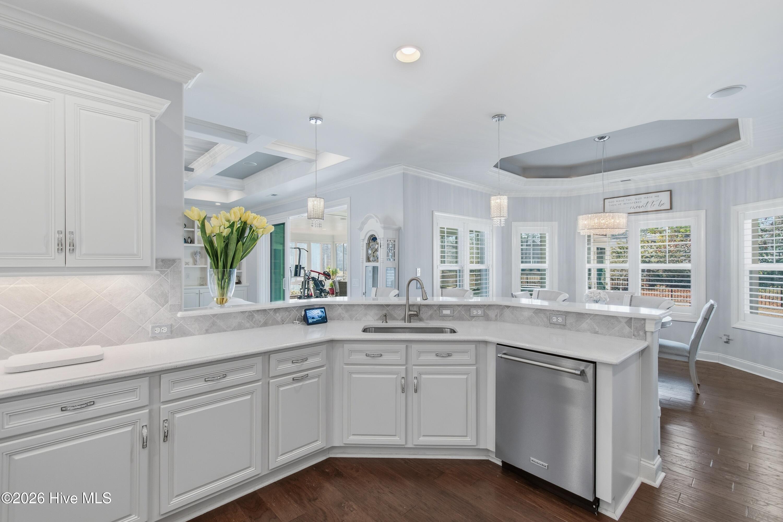 100548705 | Photo 33