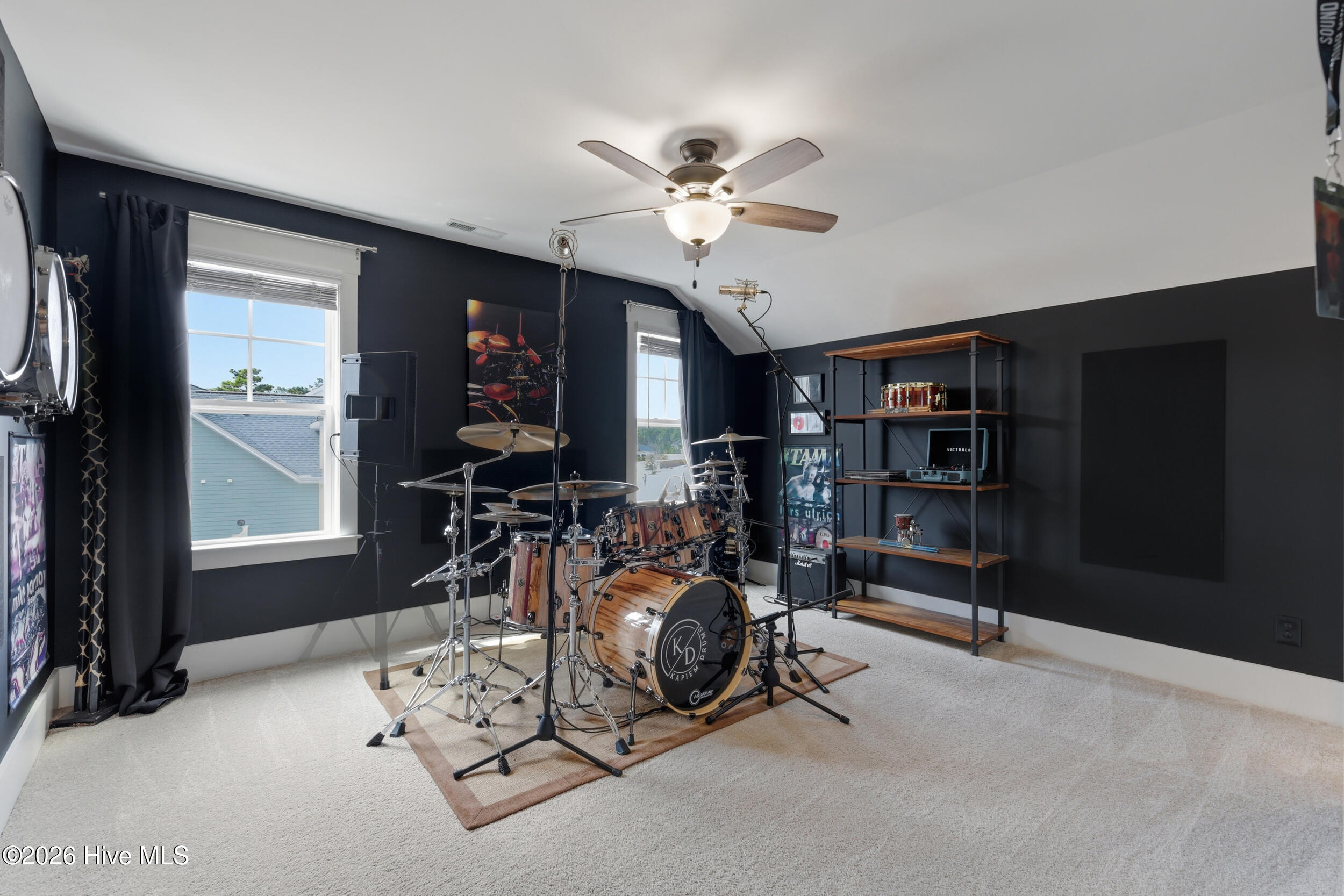 100561471 | Photo 40