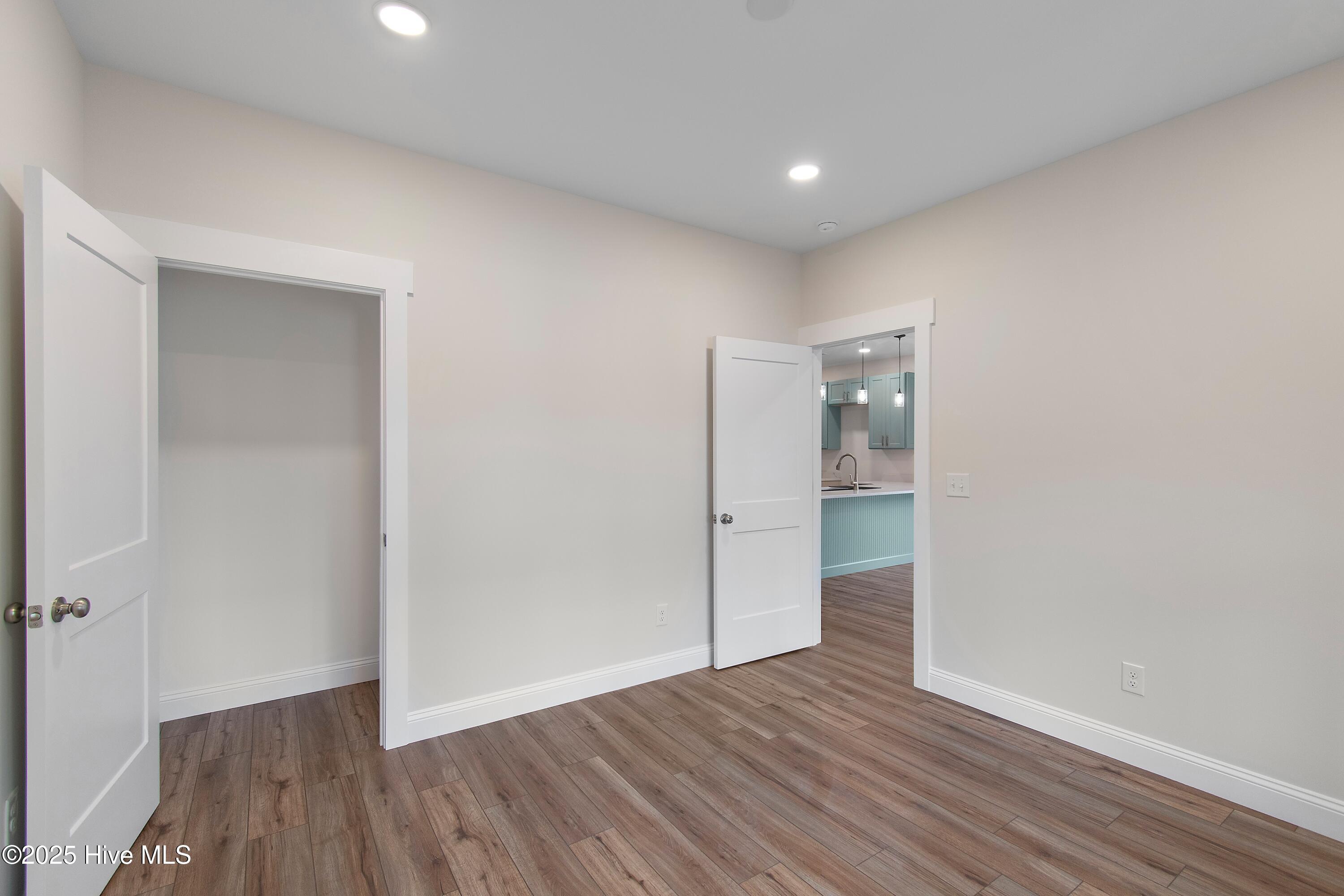 100517938 | Photo 16