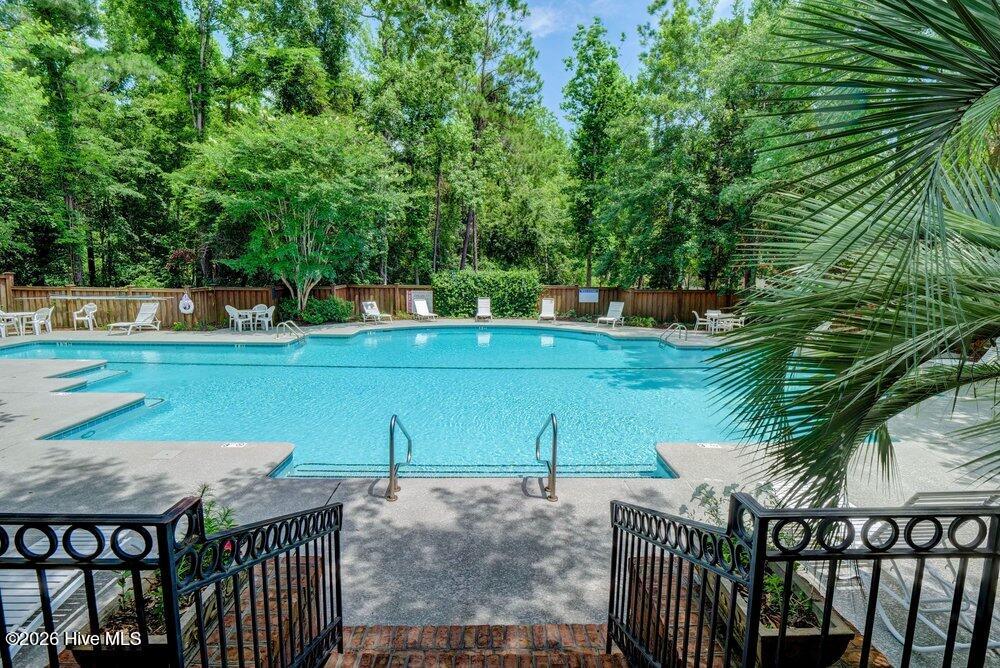 100563966 | Photo 61