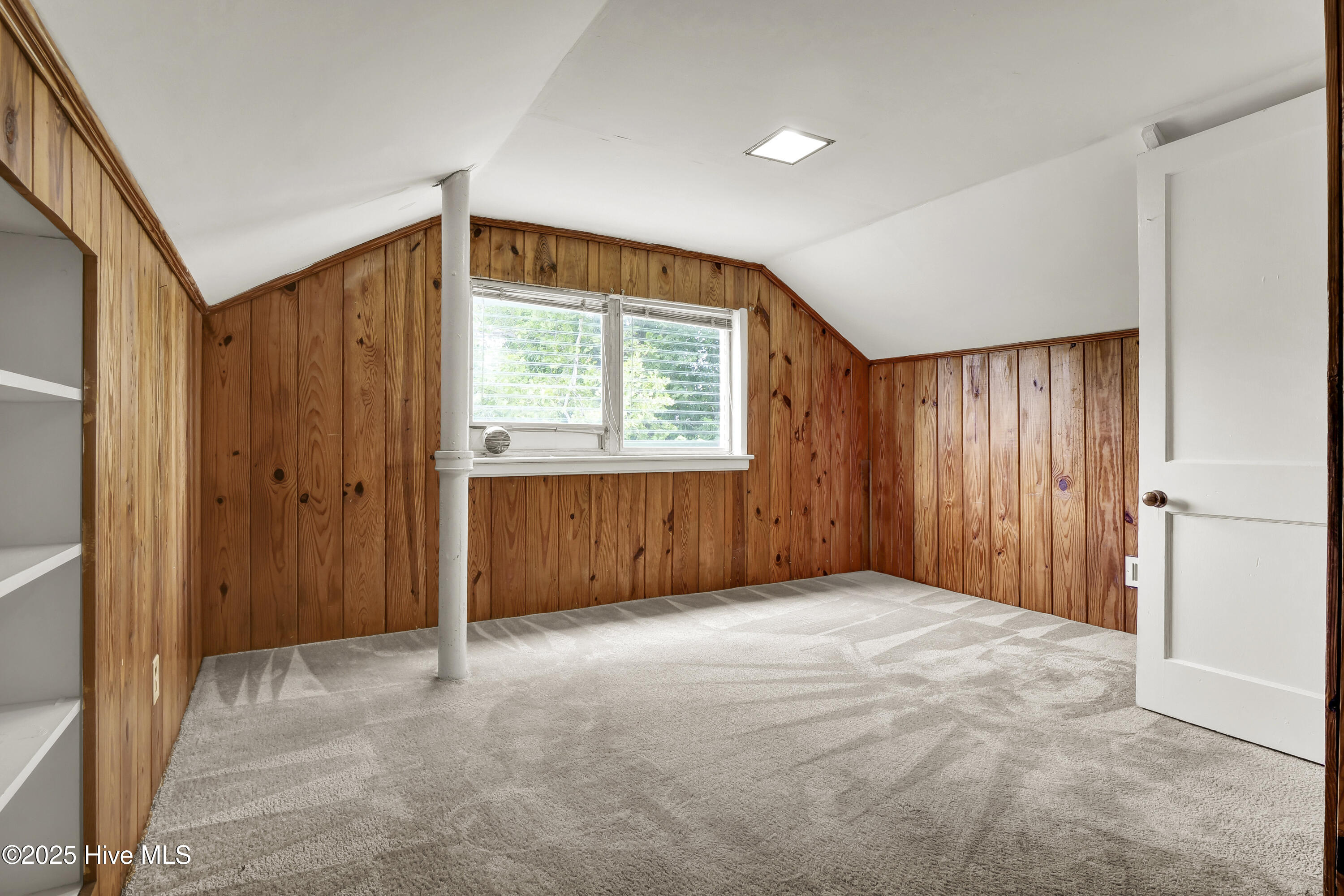 100523883 | Photo 43