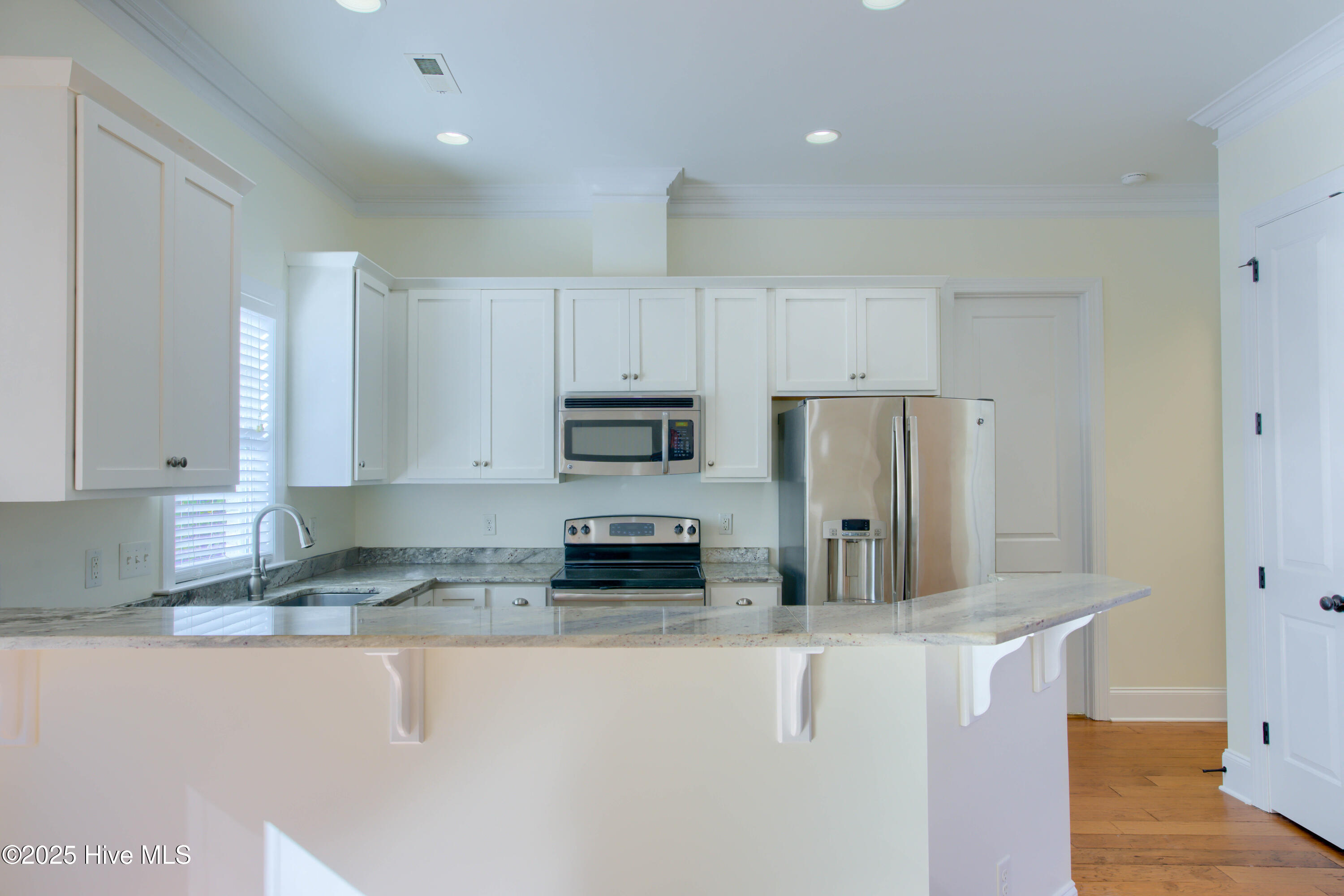 100545720 | Photo 12