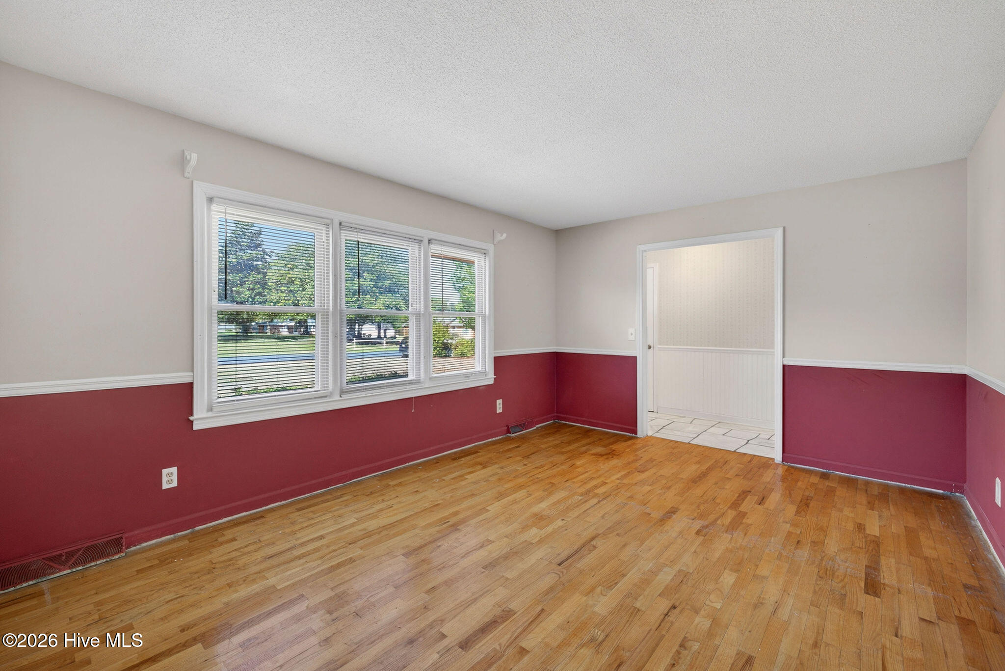 100566296 | Photo 13