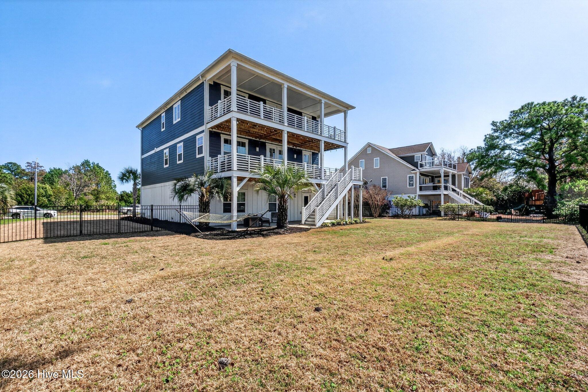 100561460 | Photo 39