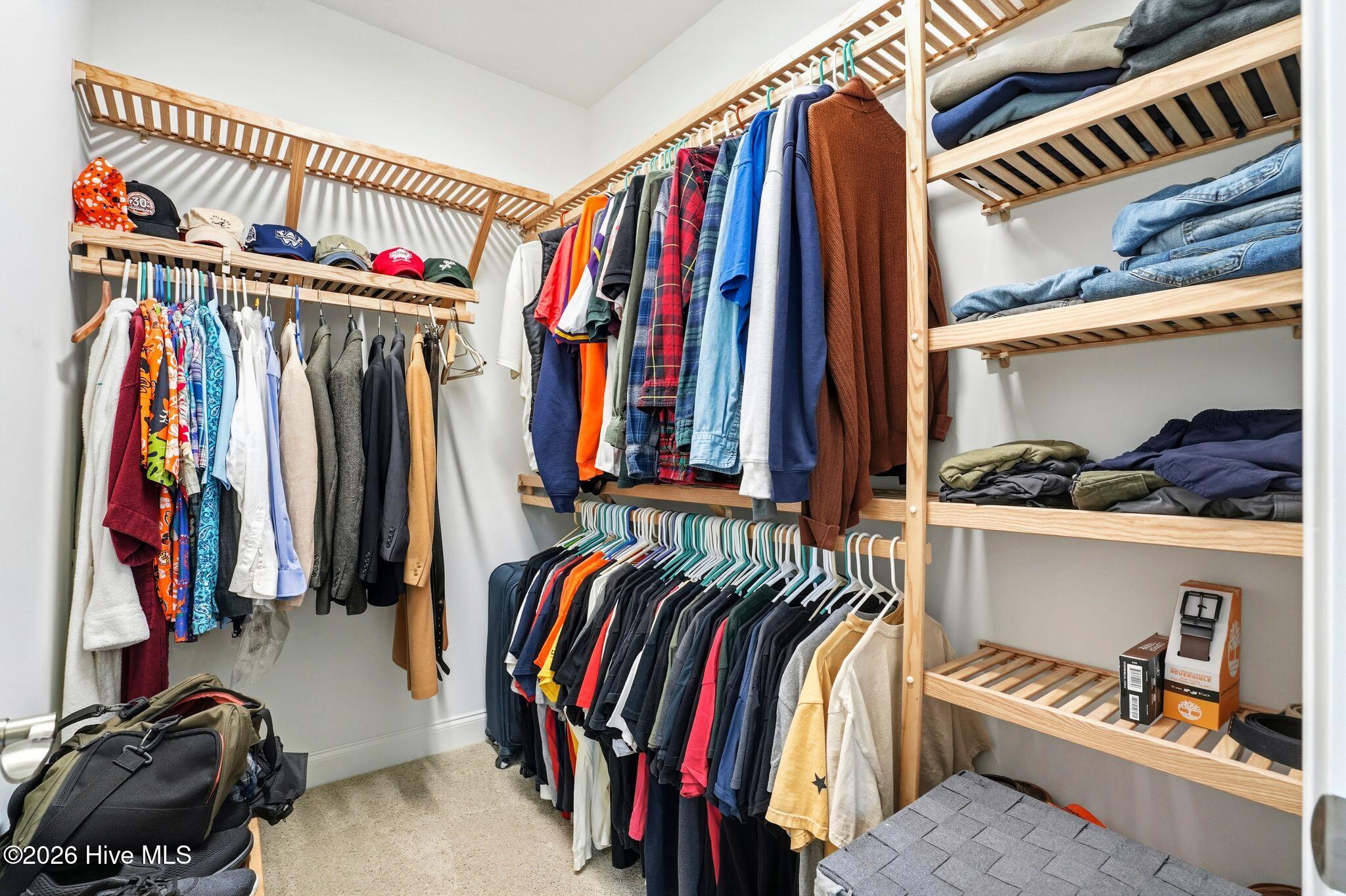 100569004 | Photo 37