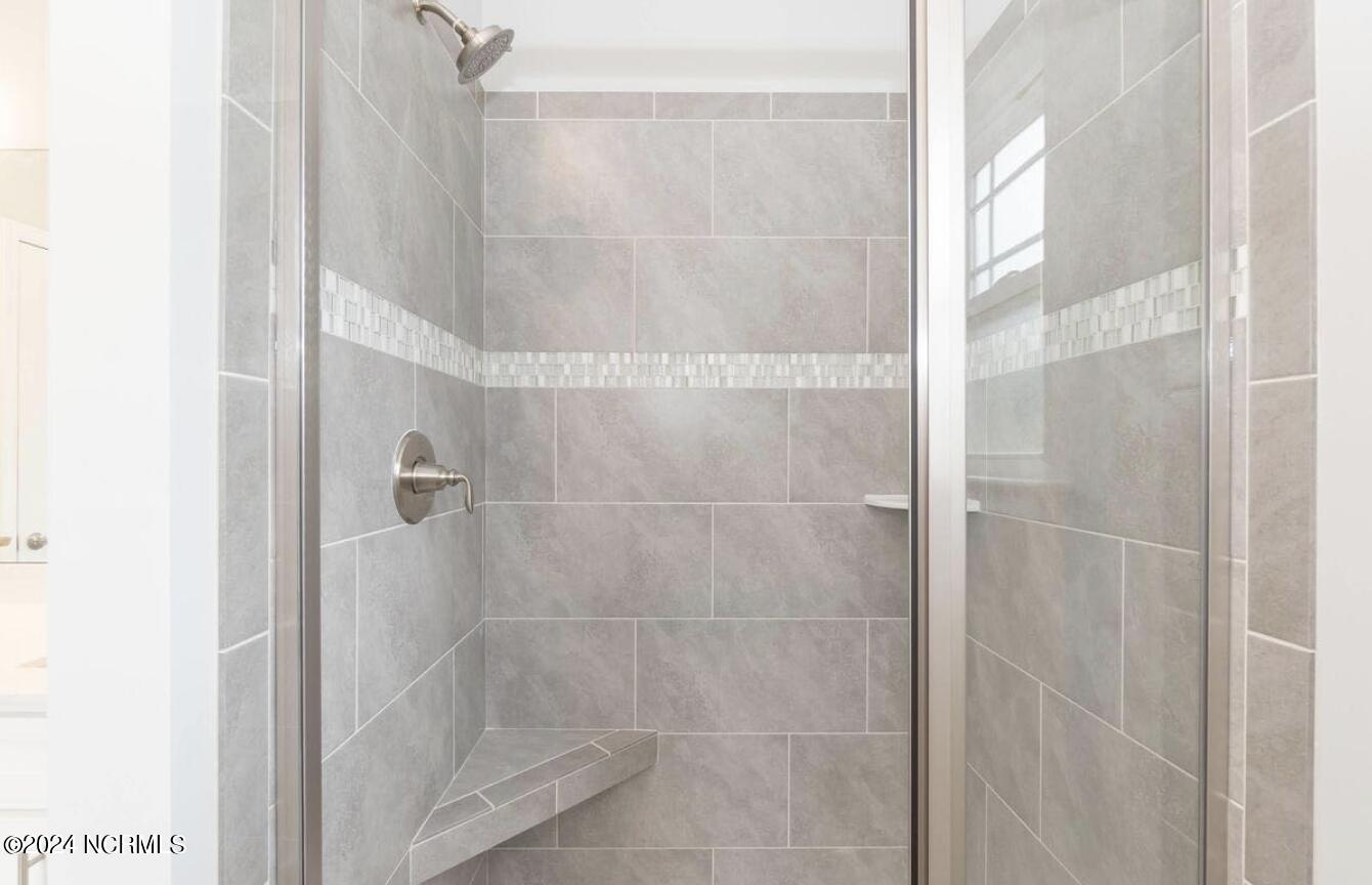 100421670 | Photo 25