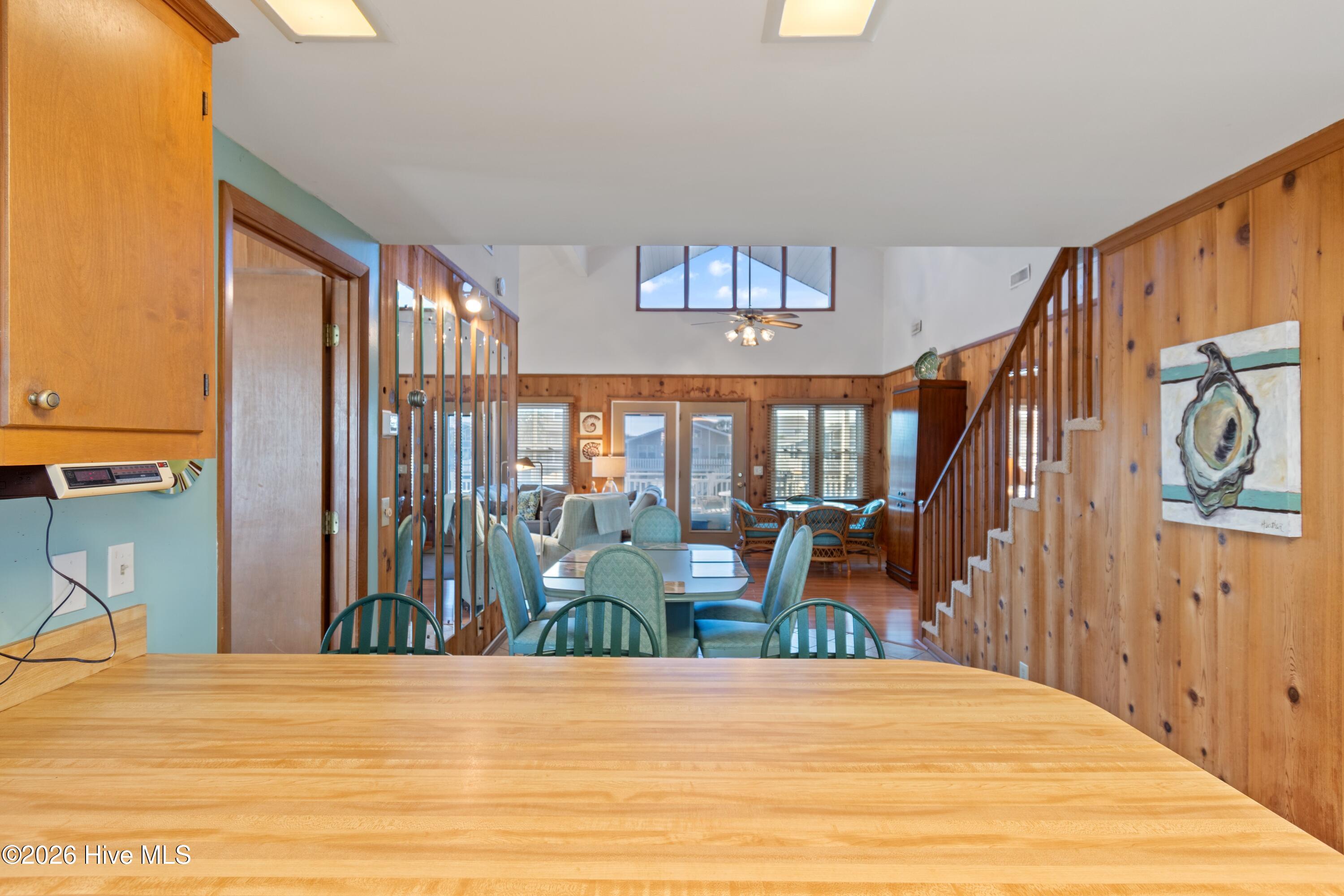 100553939 | Photo 12