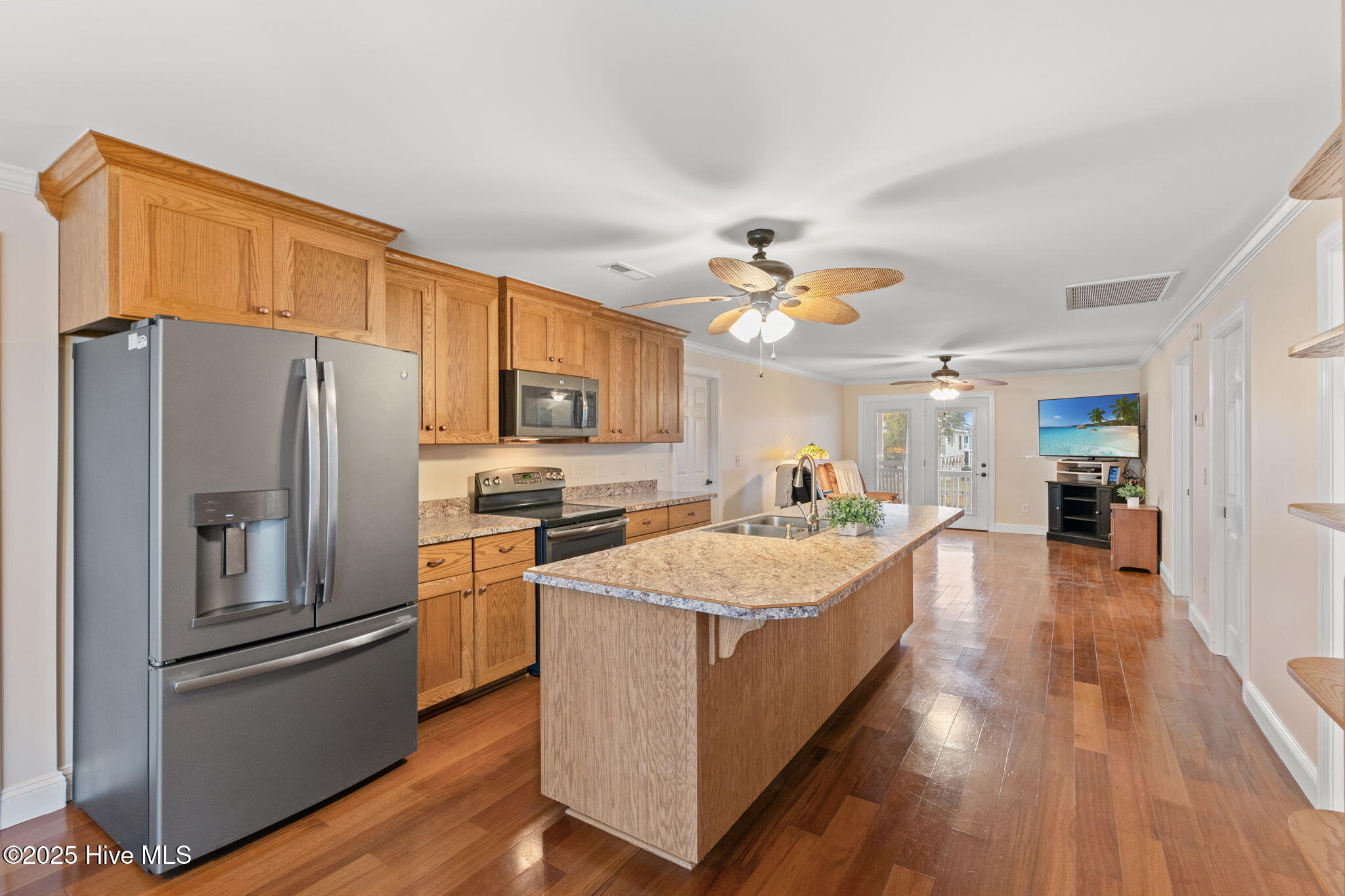 100542792 | Photo 11