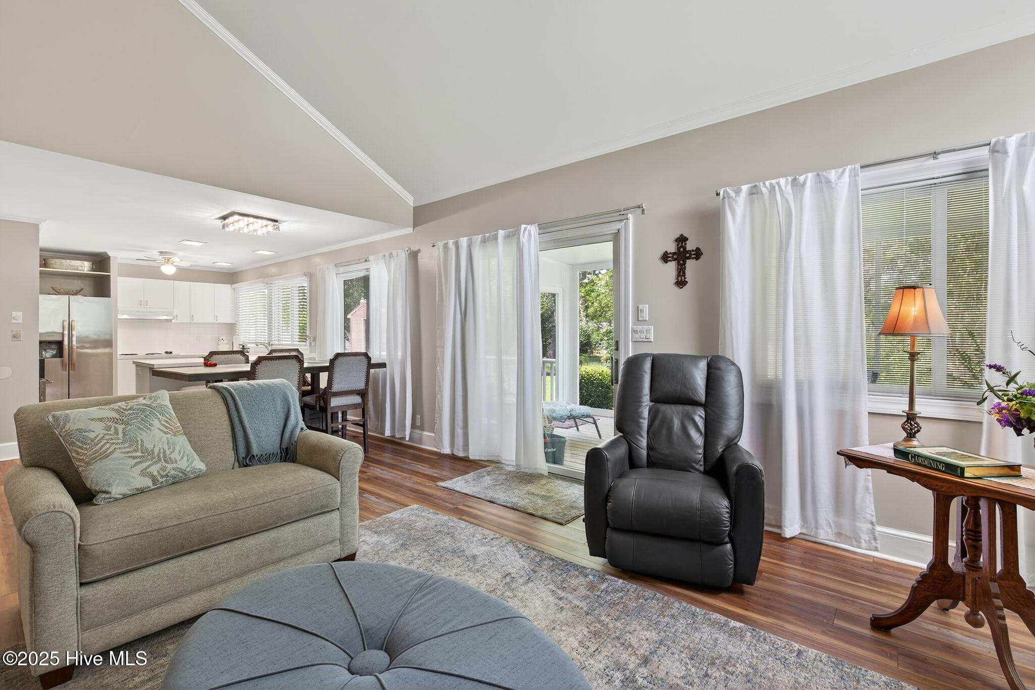 6-web-or-mls-102-sycamore-st