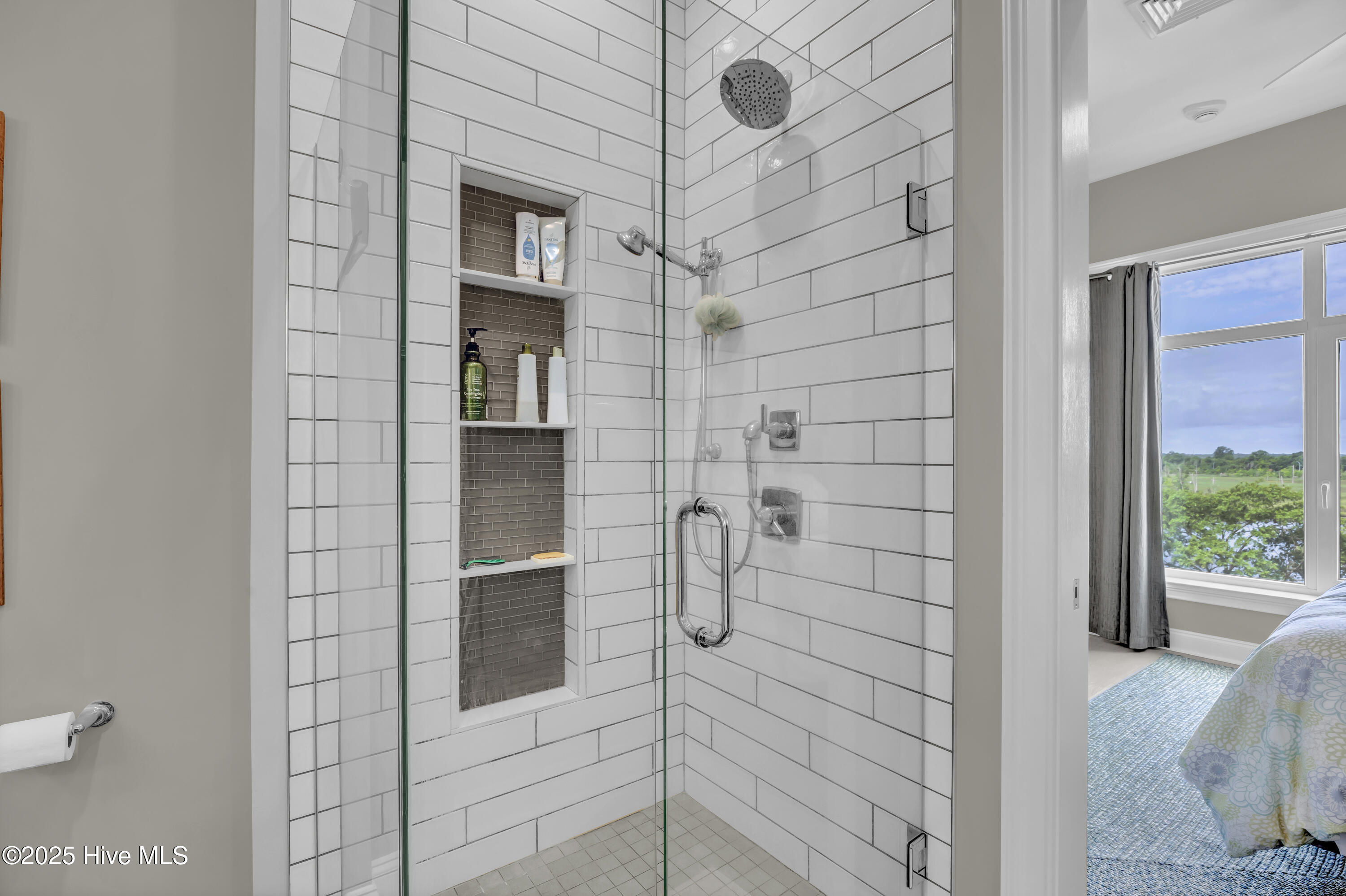 100556098 | Photo 14